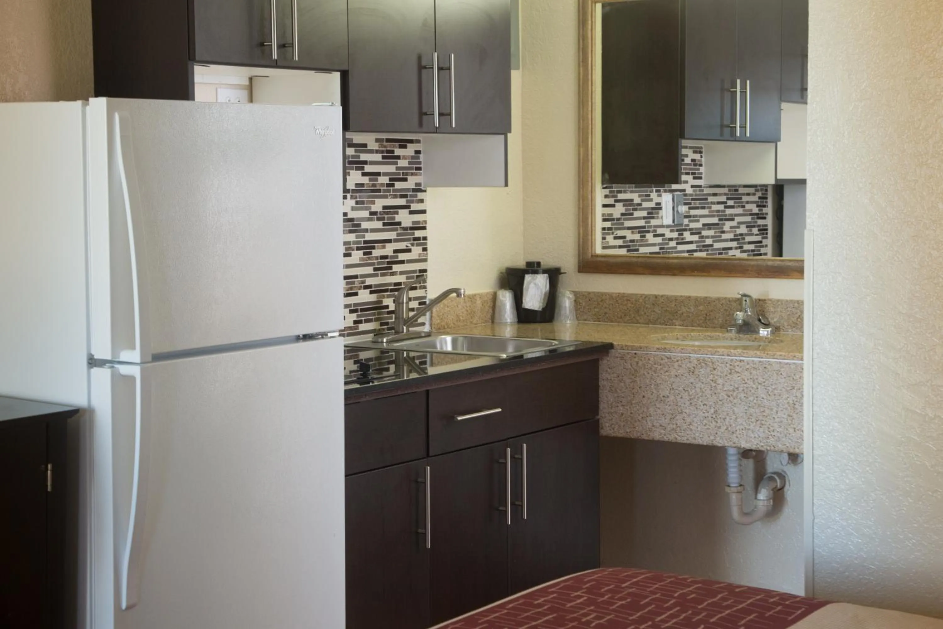 Kitchen or kitchenette in Red Roof Inn Ardmore