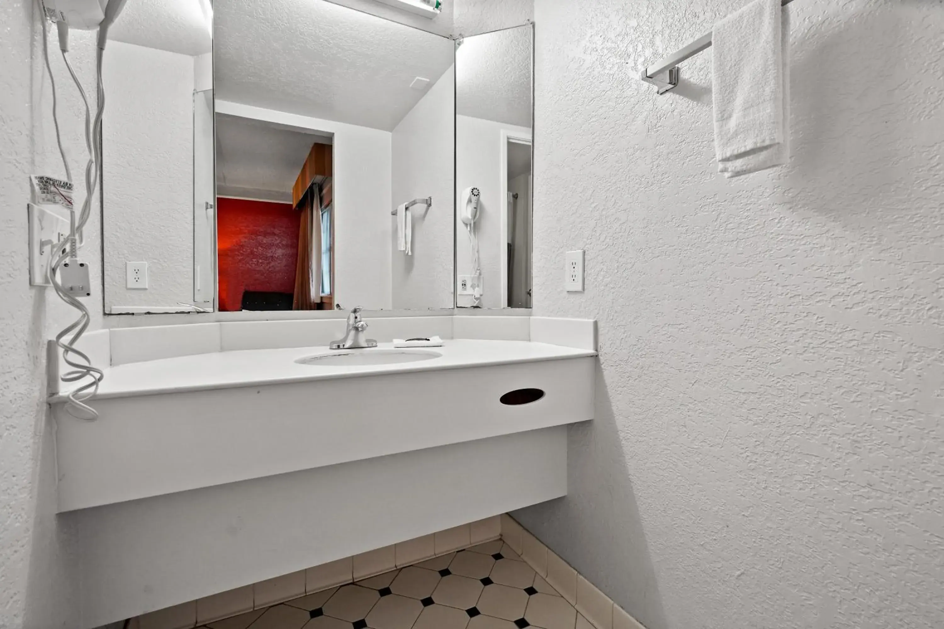 Bathroom in La Quinta Inn by Wyndham Costa Mesa Orange County