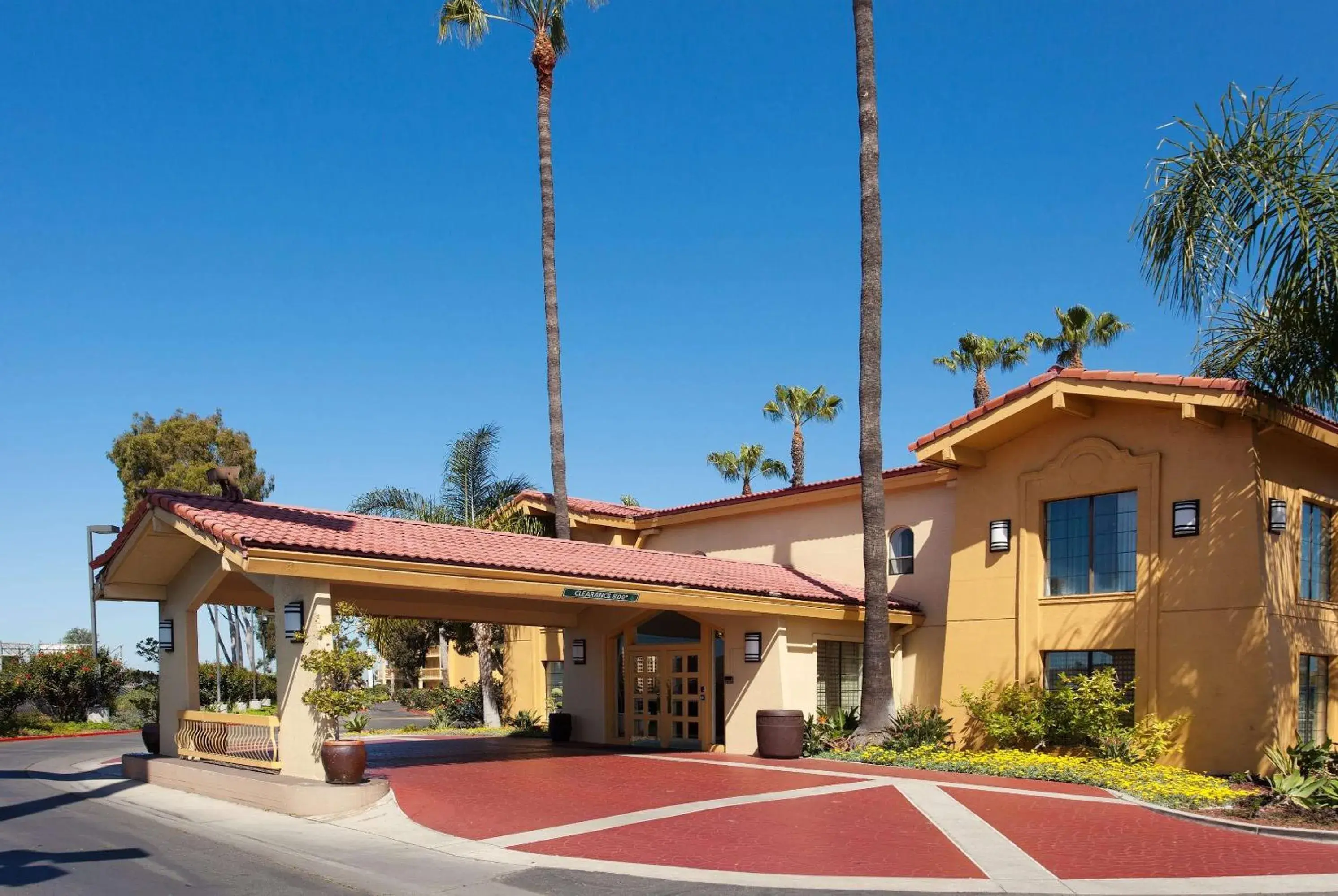 Property Building in La Quinta Inn by Wyndham Costa Mesa Orange County