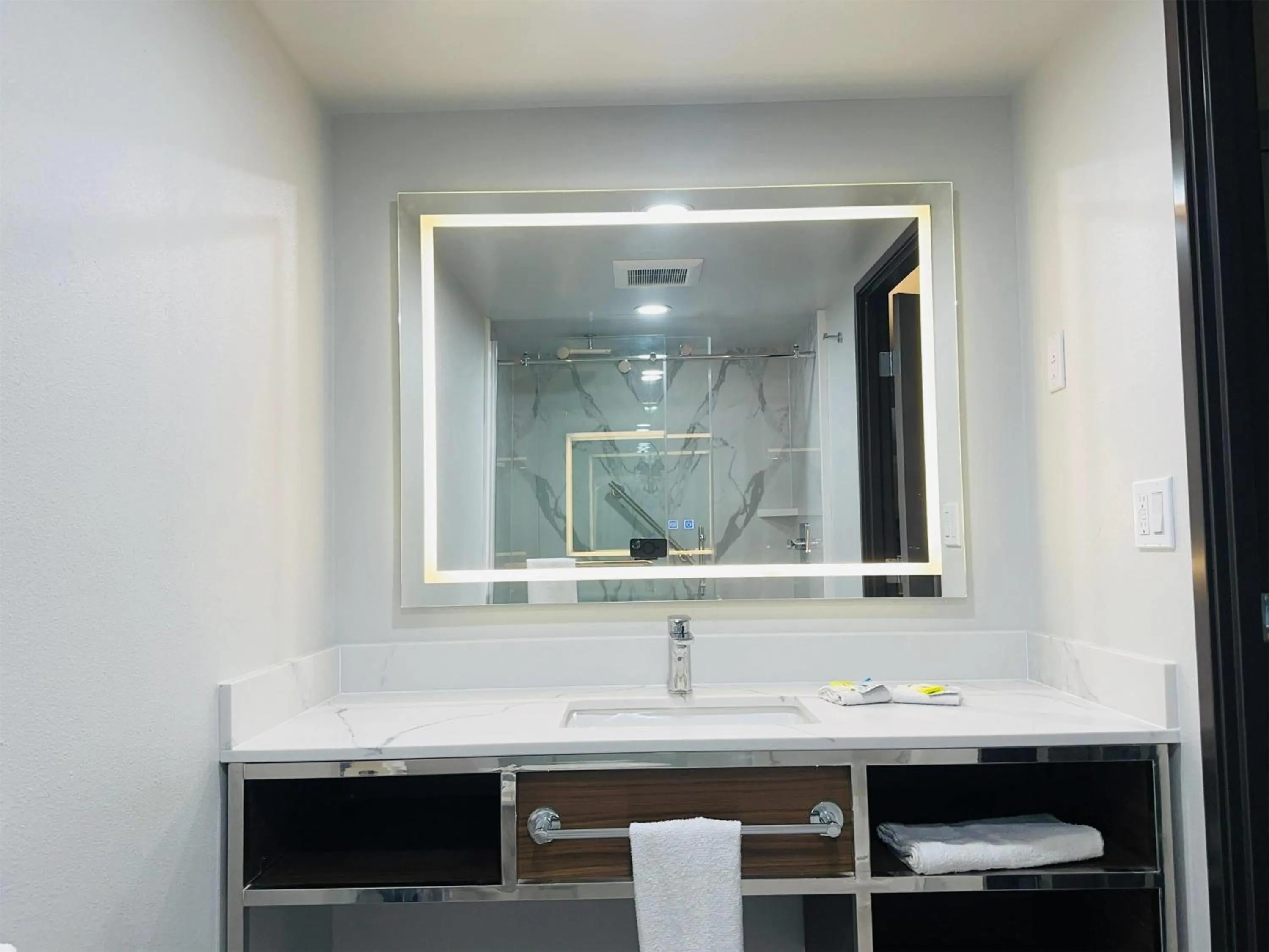 Bathroom in La Quinta Inn by Wyndham Costa Mesa Orange County