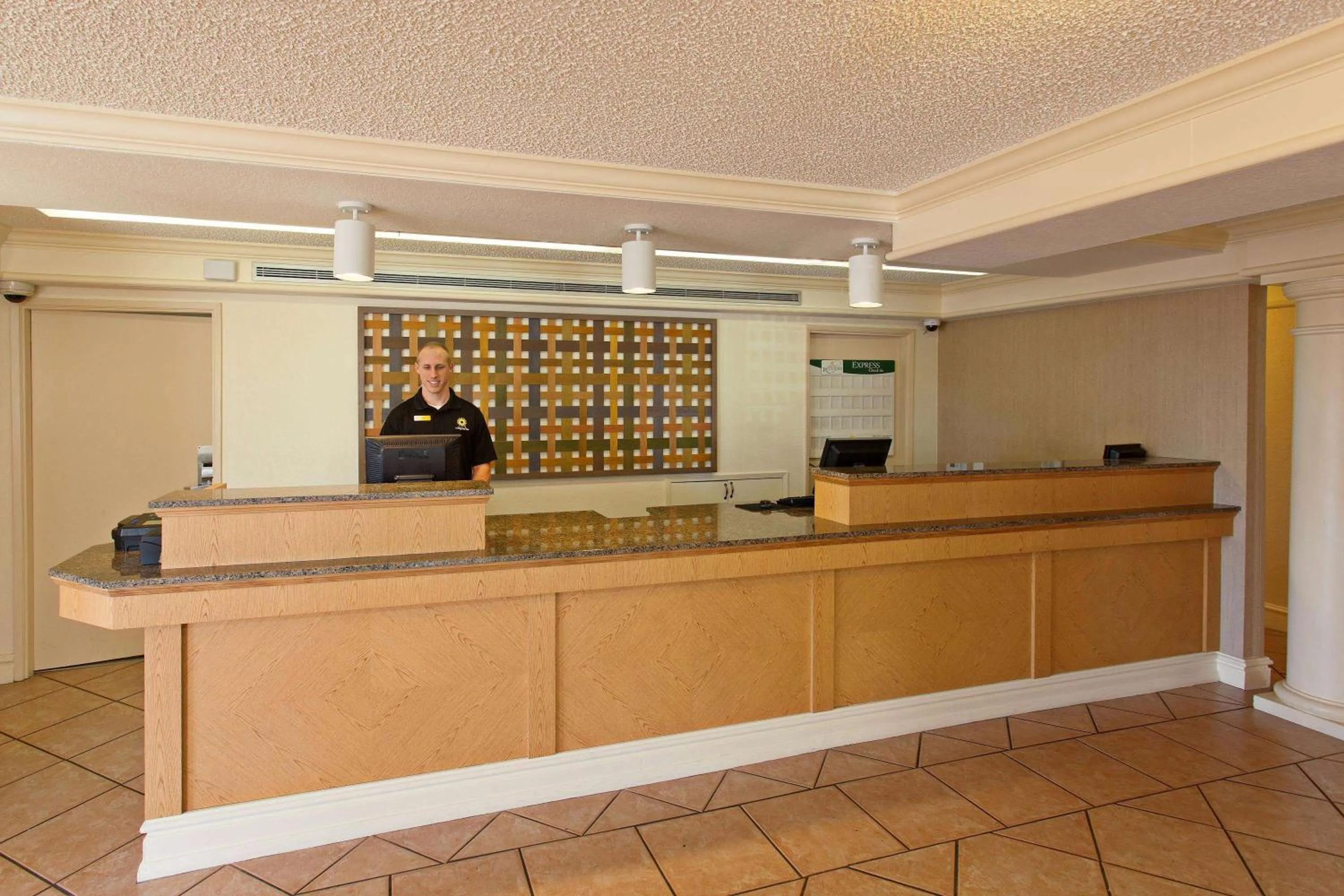 Lobby or reception in La Quinta Inn by Wyndham Costa Mesa Orange County