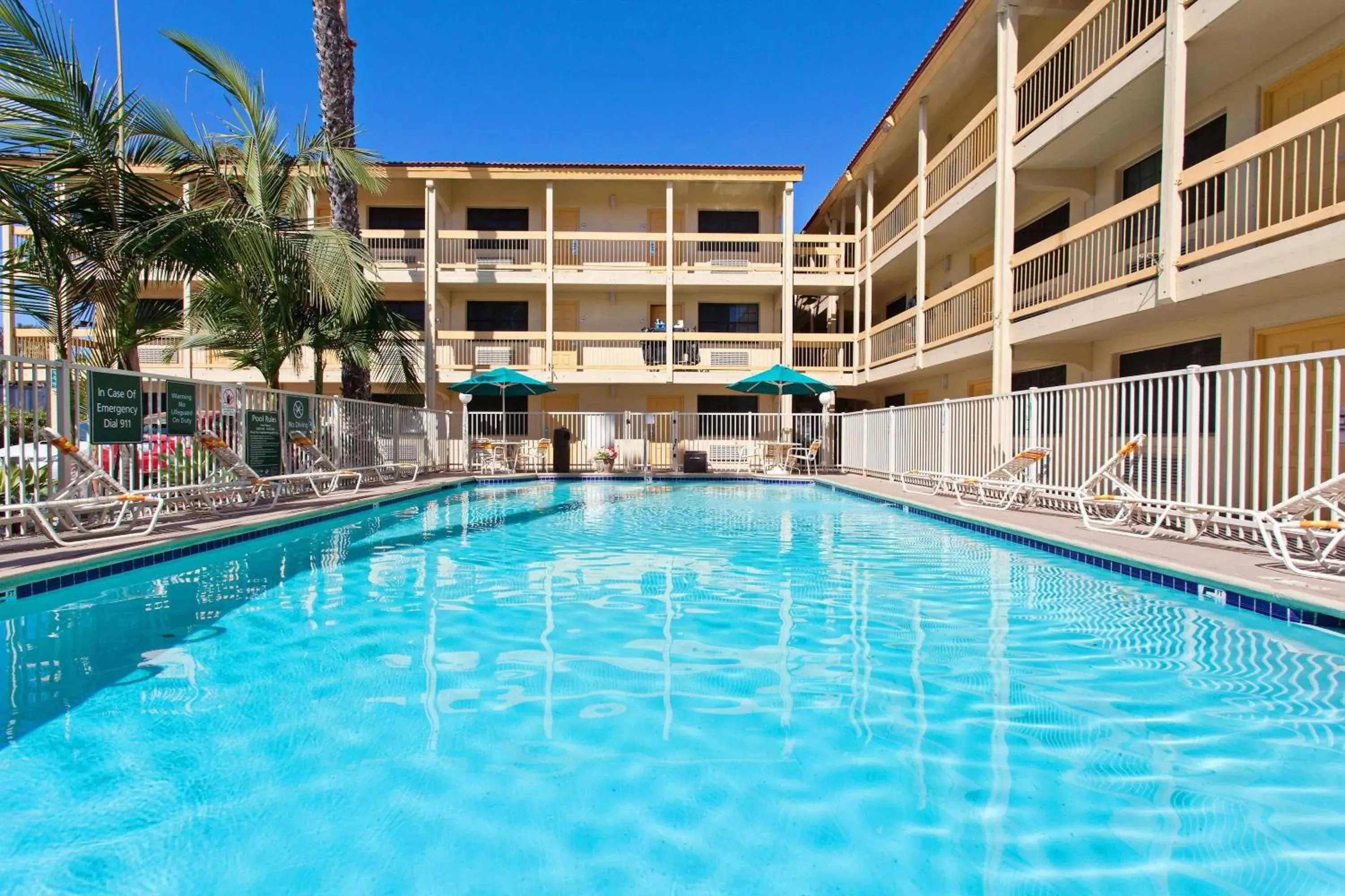 Pool view, Swimming Pool in La Quinta Inn by Wyndham Costa Mesa Orange County