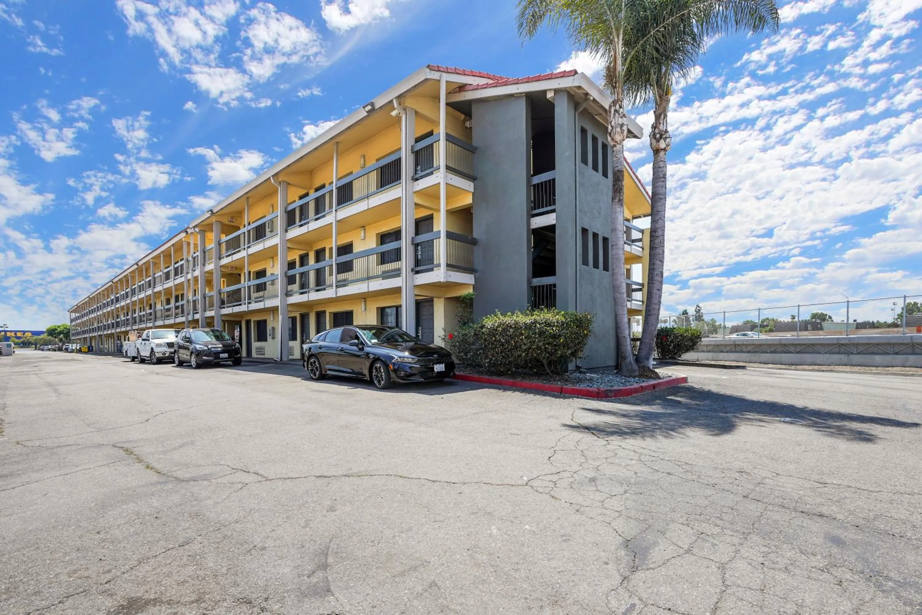 Property building in La Quinta Inn by Wyndham Costa Mesa Orange County
