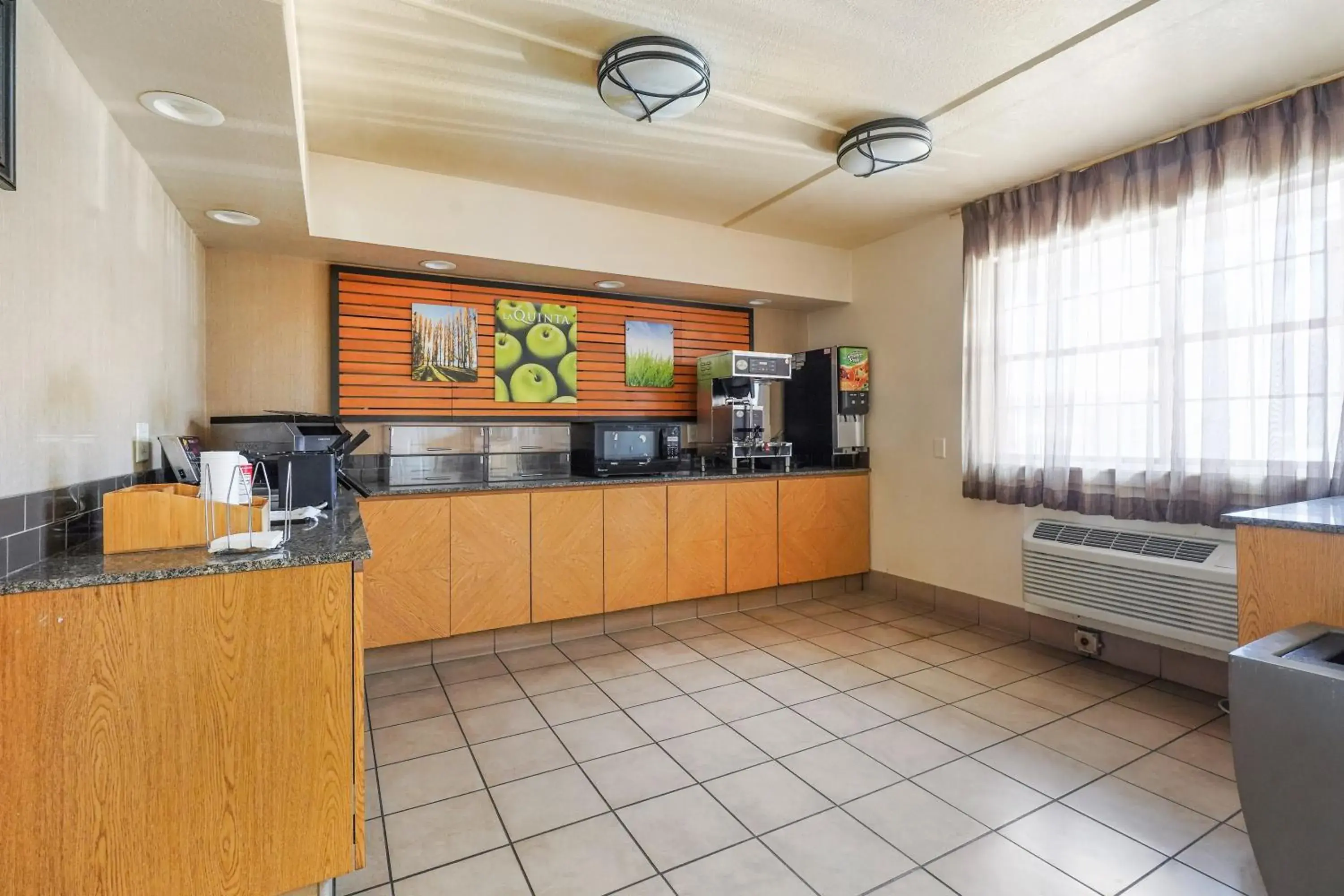 Lobby or reception in La Quinta Inn by Wyndham Costa Mesa Orange County