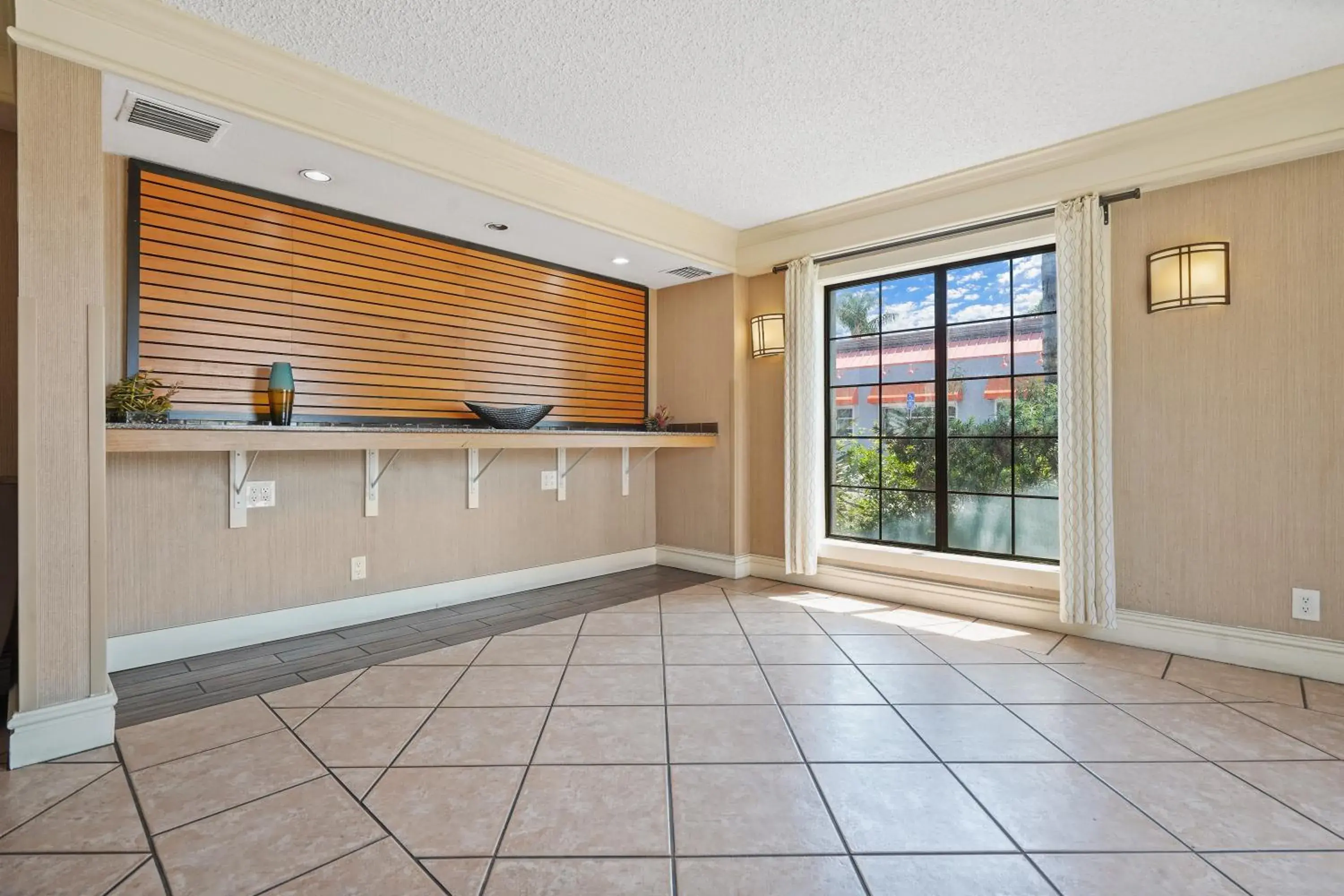 Lobby or reception in La Quinta Inn by Wyndham Costa Mesa Orange County