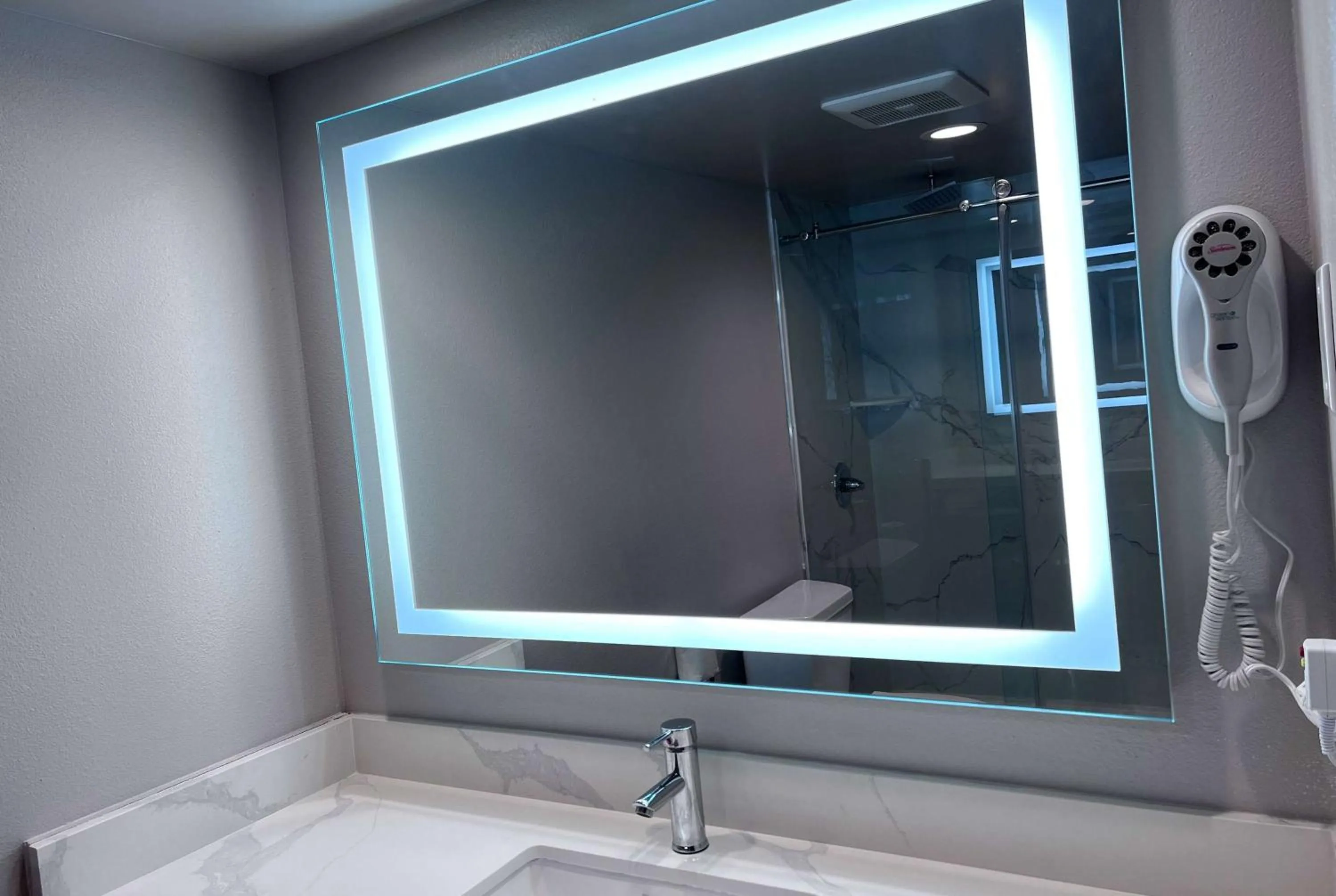 Bathroom in La Quinta Inn by Wyndham Costa Mesa Orange County