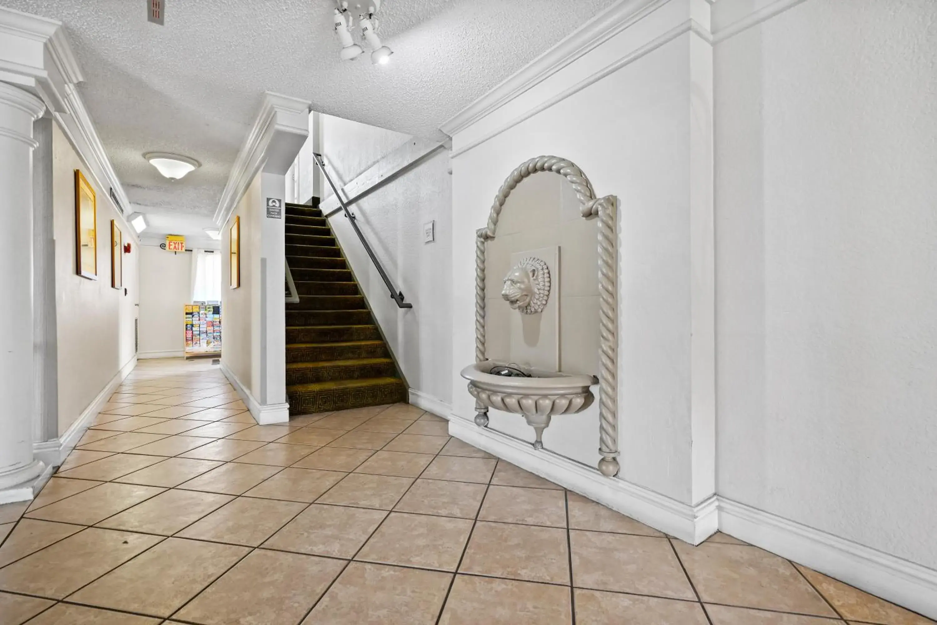 Lobby or reception in La Quinta Inn by Wyndham Costa Mesa Orange County