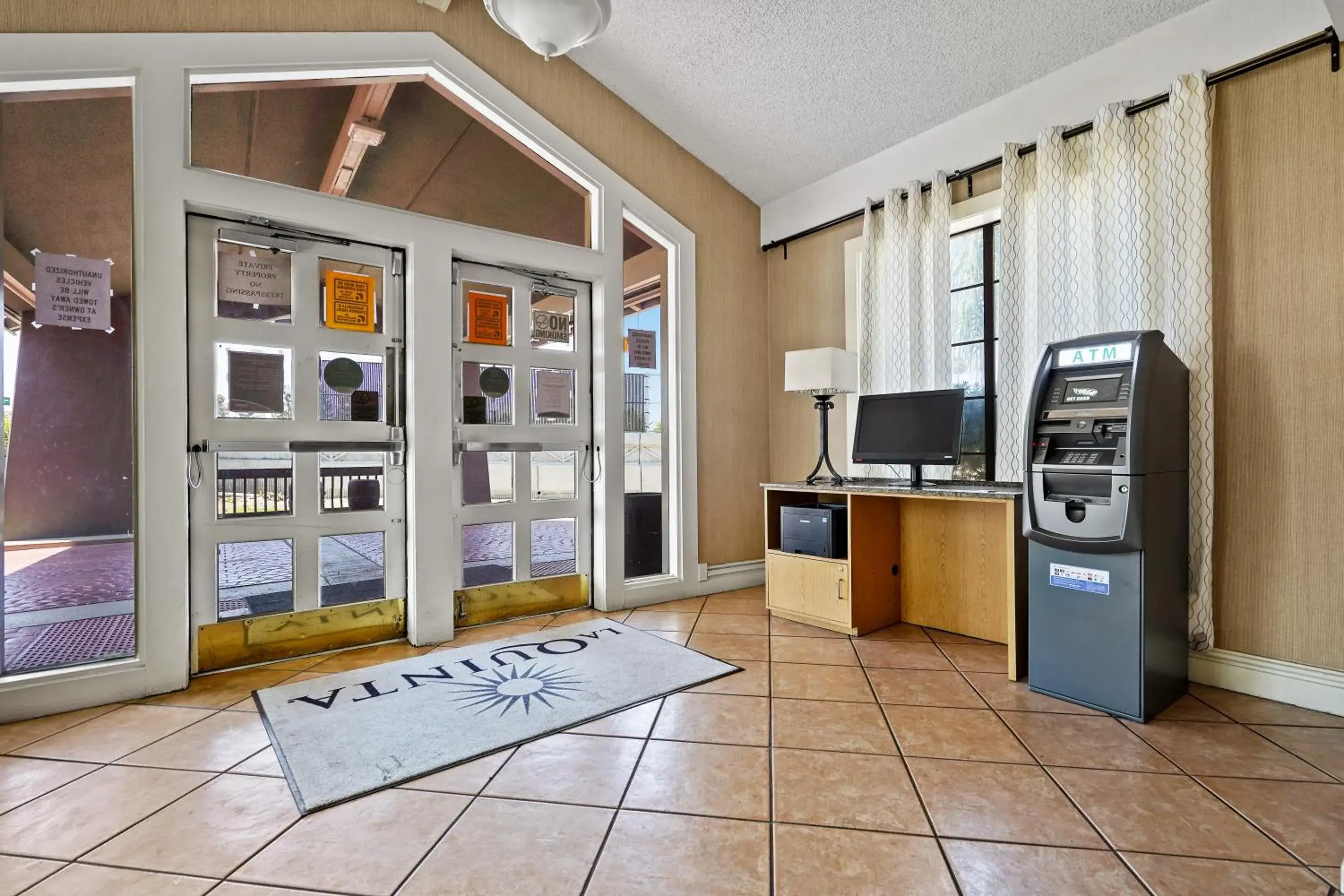 Lobby or reception in La Quinta Inn by Wyndham Costa Mesa Orange County