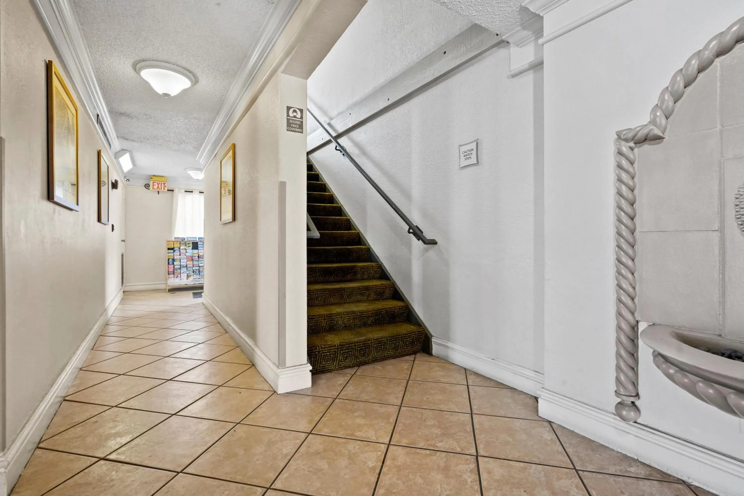 Lobby or reception in La Quinta Inn by Wyndham Costa Mesa Orange County