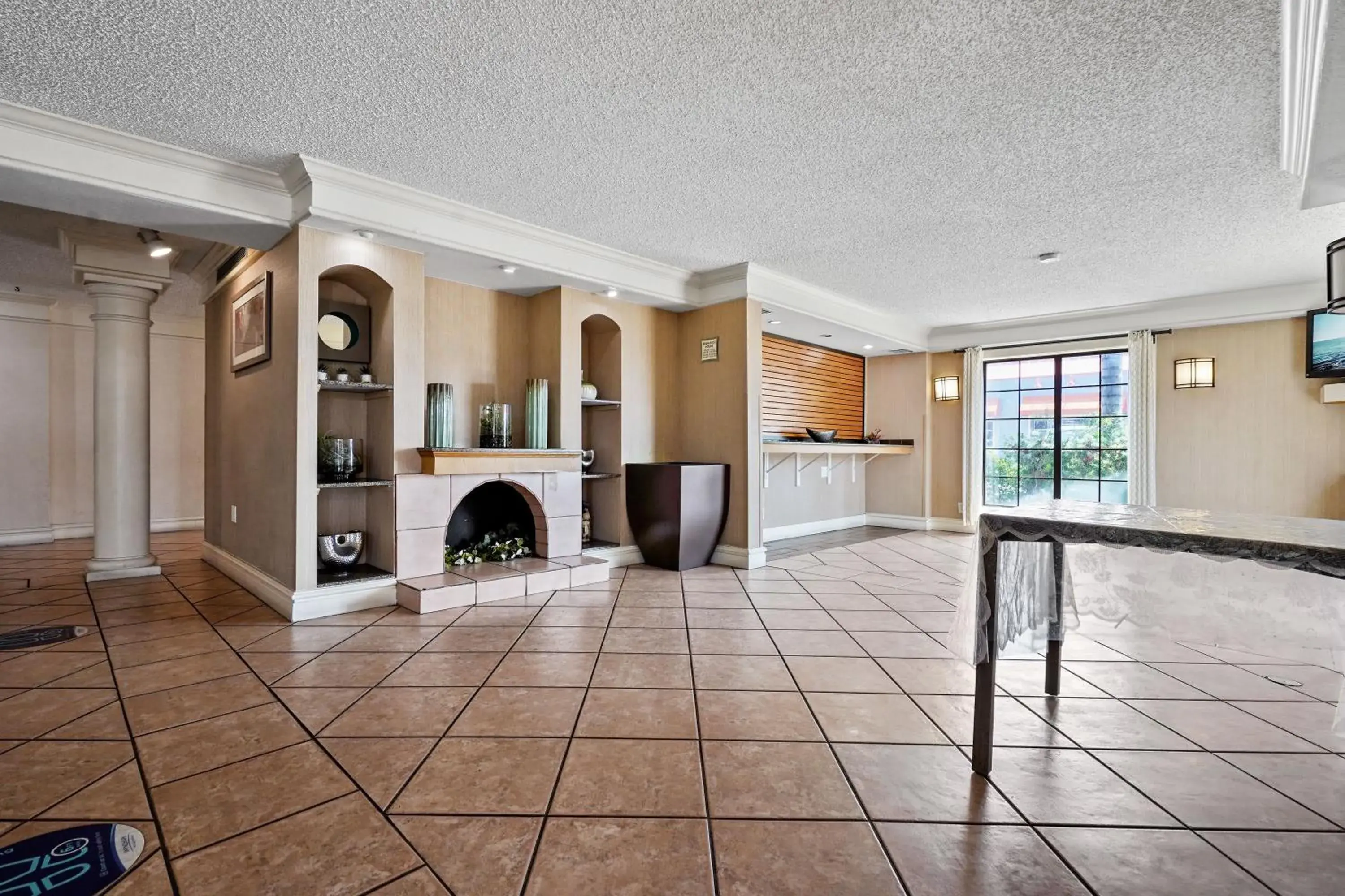 Lobby or reception in La Quinta Inn by Wyndham Costa Mesa Orange County