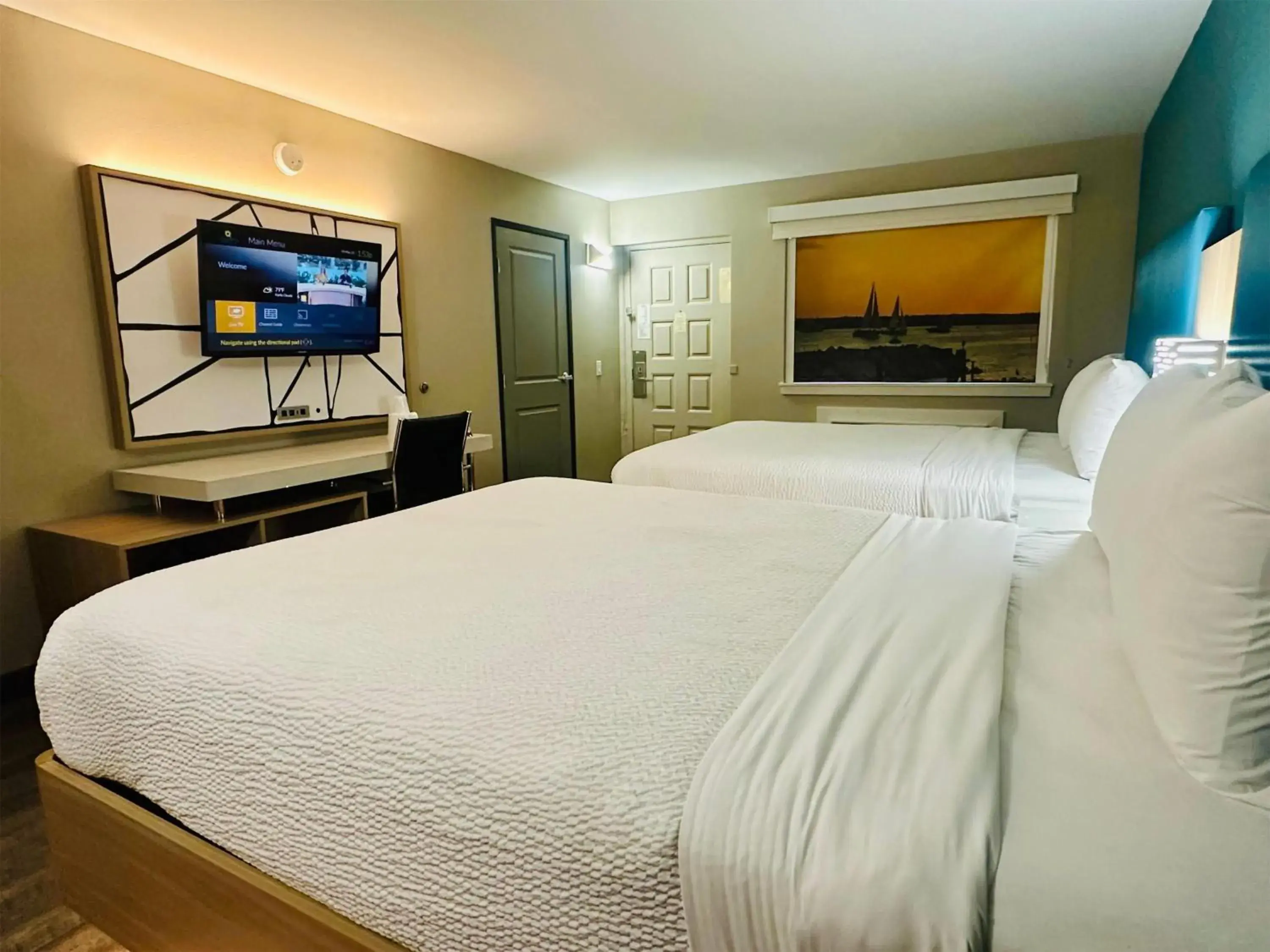 Photo of the whole room, Bed in La Quinta Inn by Wyndham Costa Mesa Orange County Photo of the whole room, Bed in La Quinta Inn by Wyndham Costa Mesa Orange County