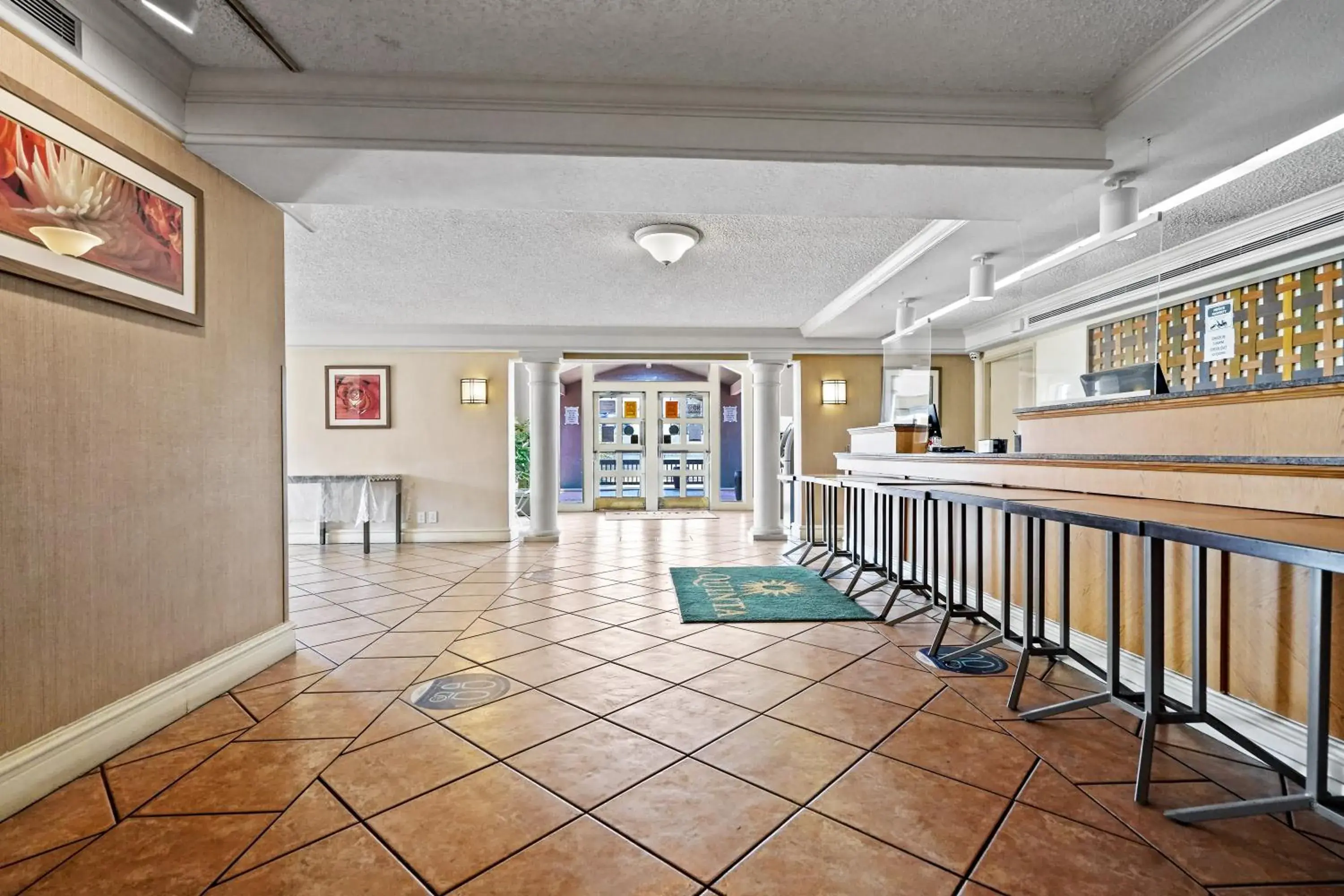 Lobby or reception in La Quinta Inn by Wyndham Costa Mesa Orange County