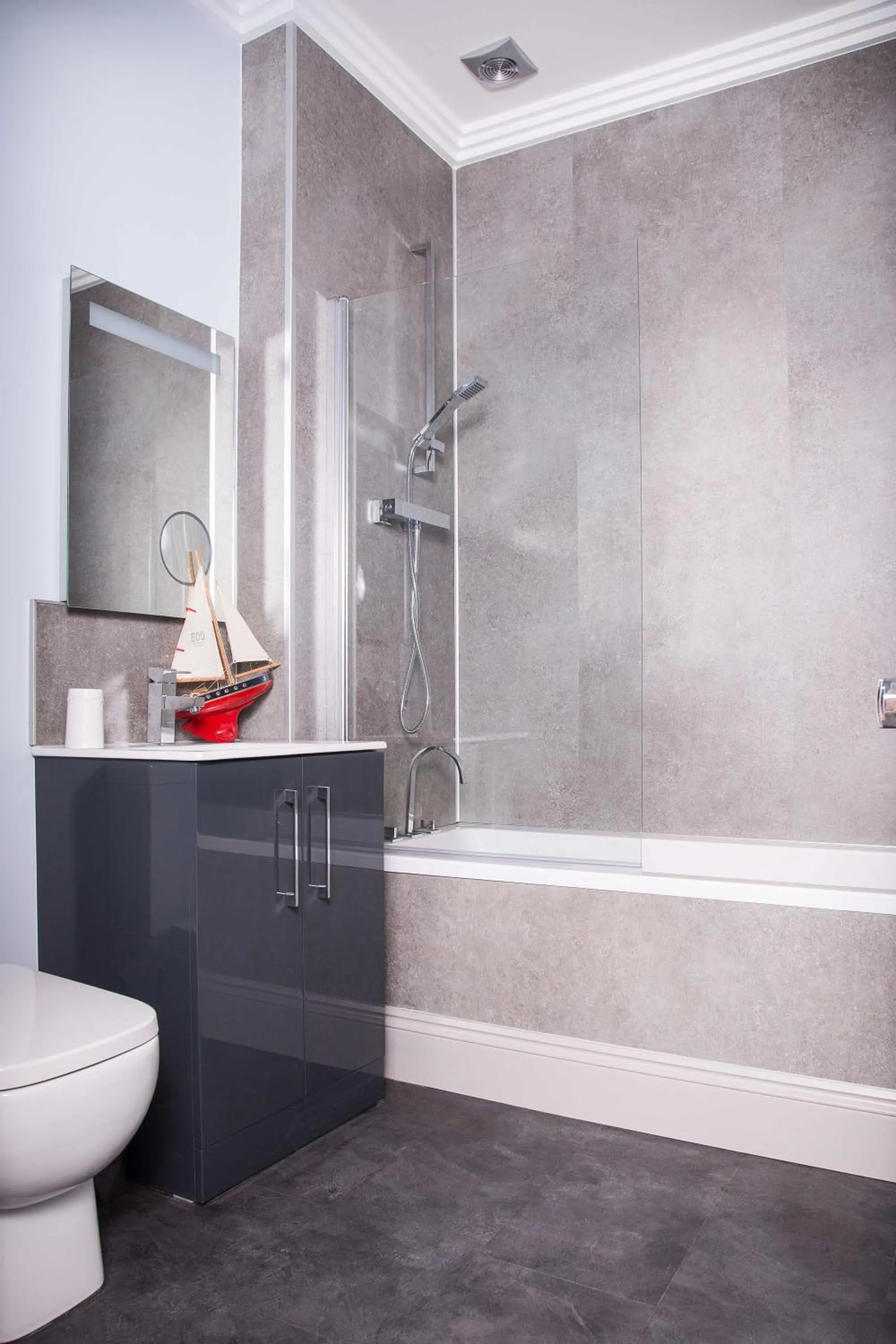 Bathroom in The Globe Angle