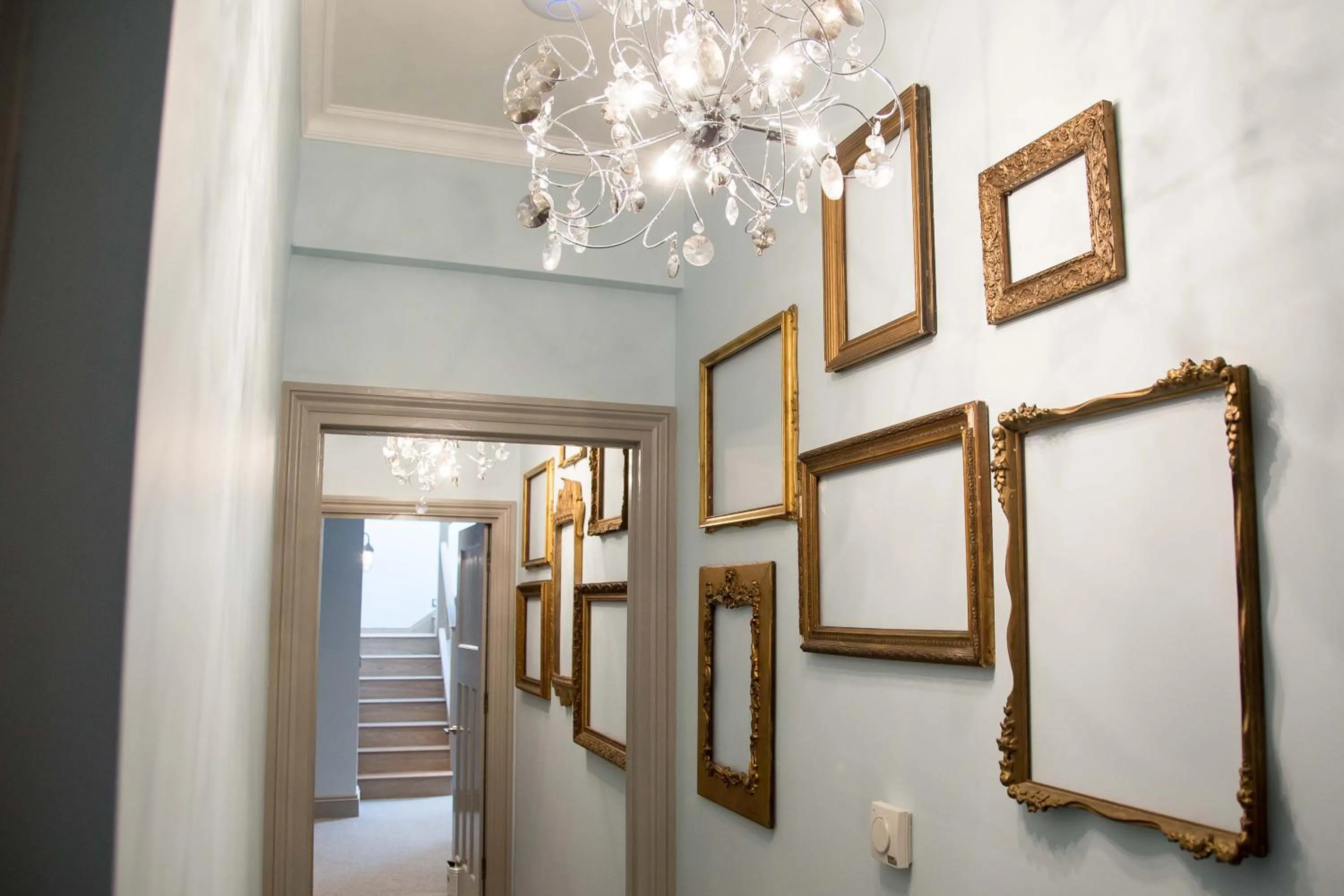 Facade/entrance in The Globe Angle