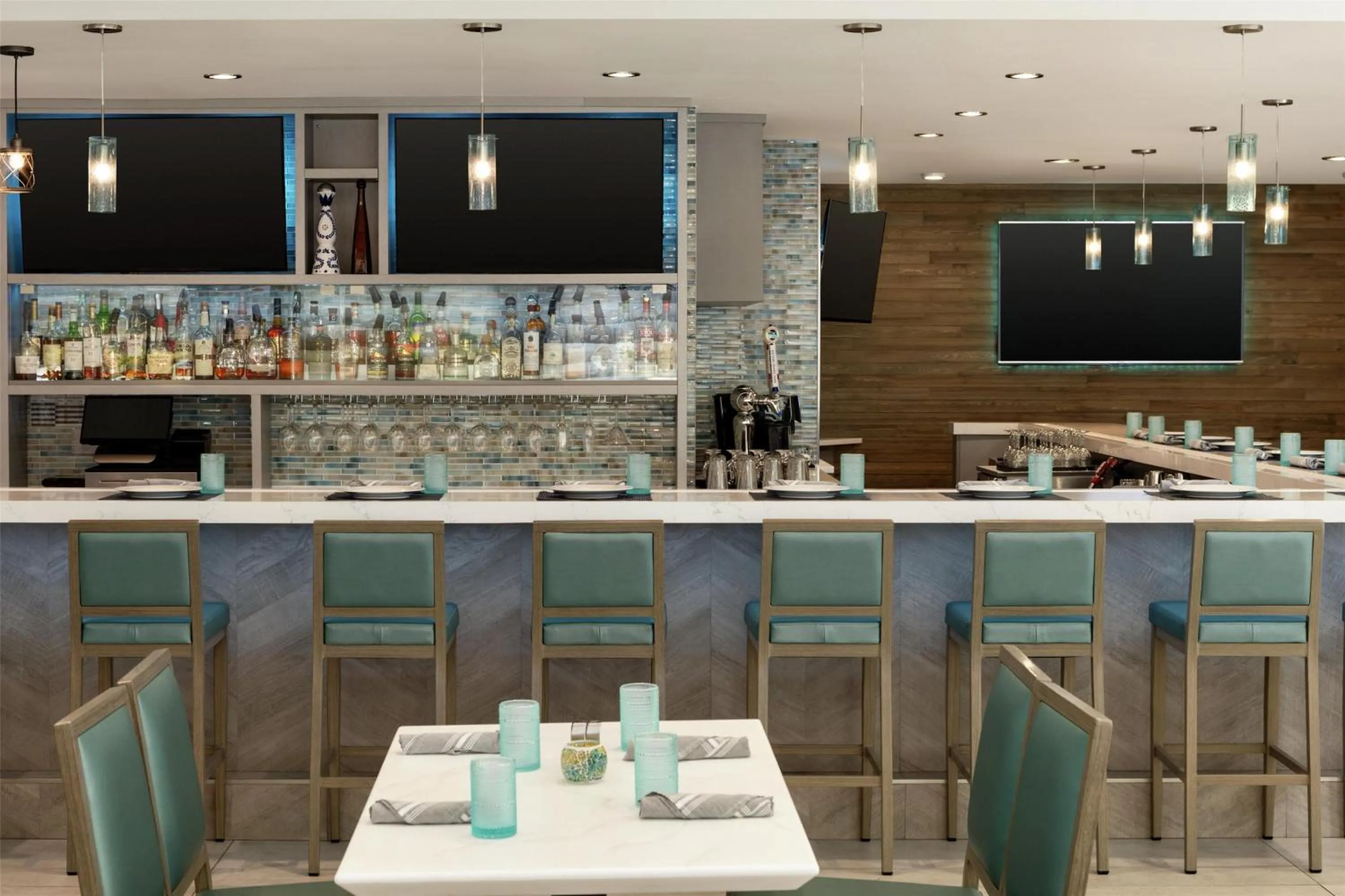 Lounge or bar in Hilton Garden Inn Stony Brook