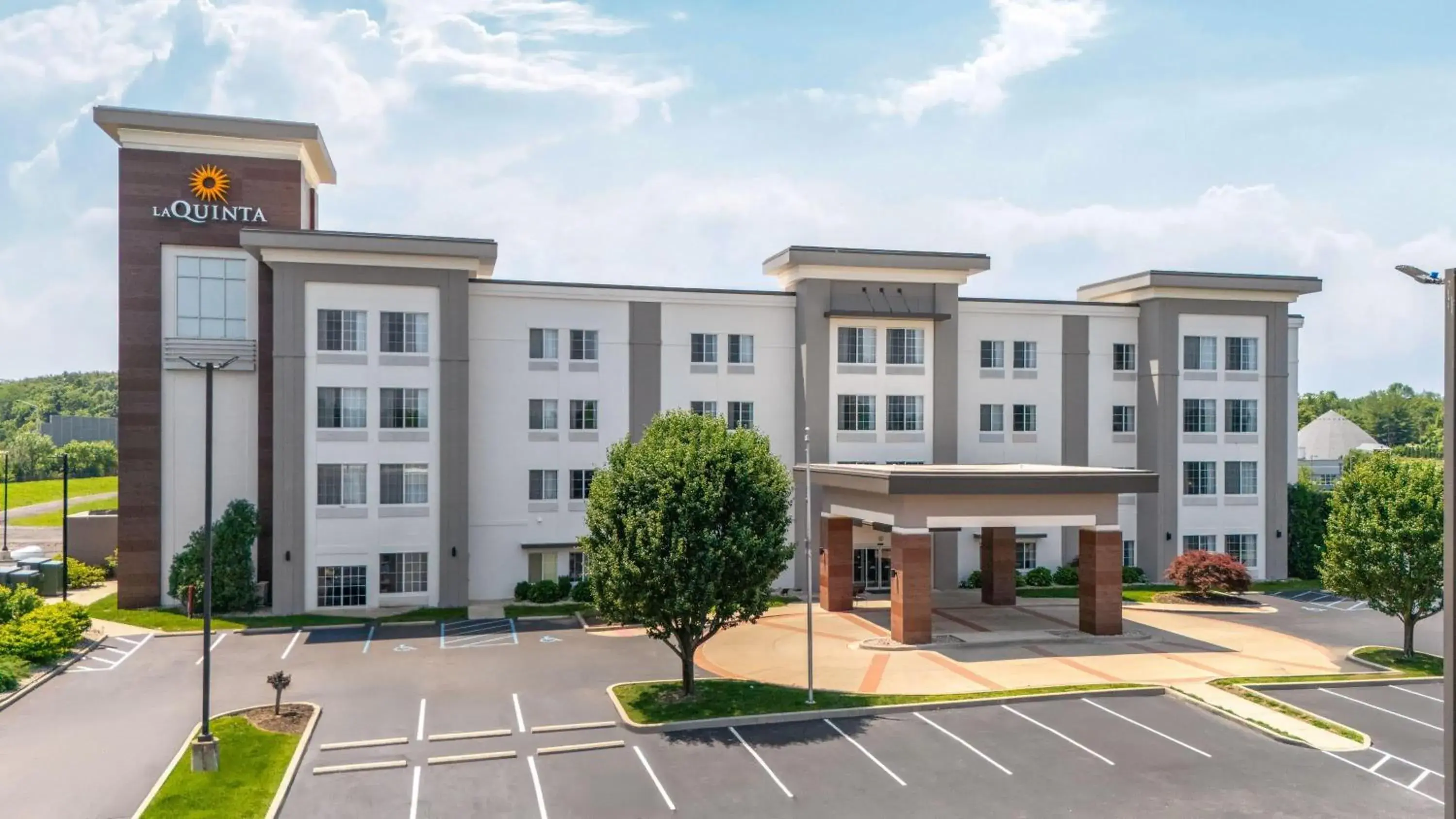 Property building in La Quinta by Wyndham Columbus - Edinburgh Property building in La Quinta by Wyndham Columbus - Edinburgh