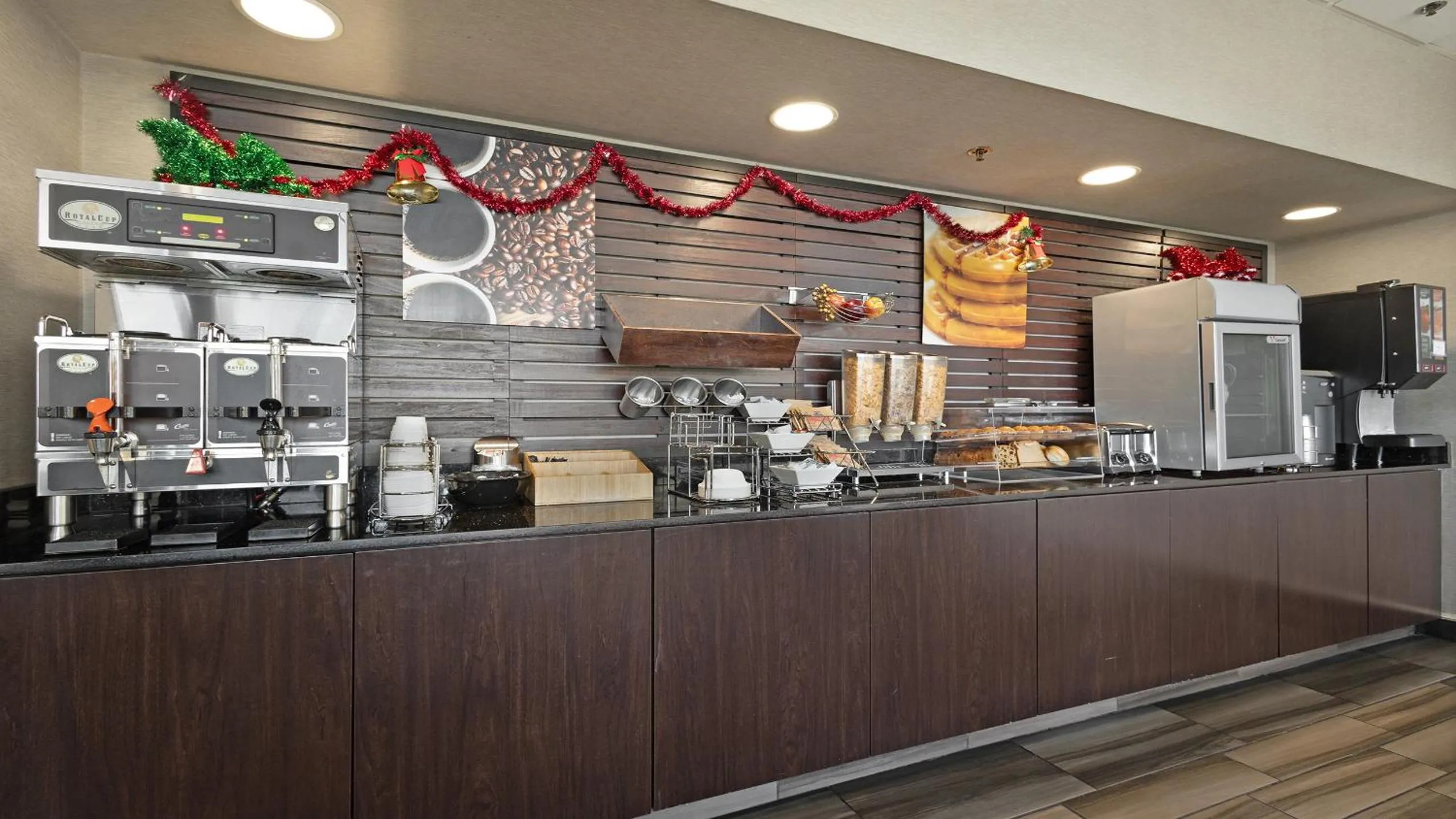 Breakfast in Howard Johnson by Wyndham Sacramento Downtown