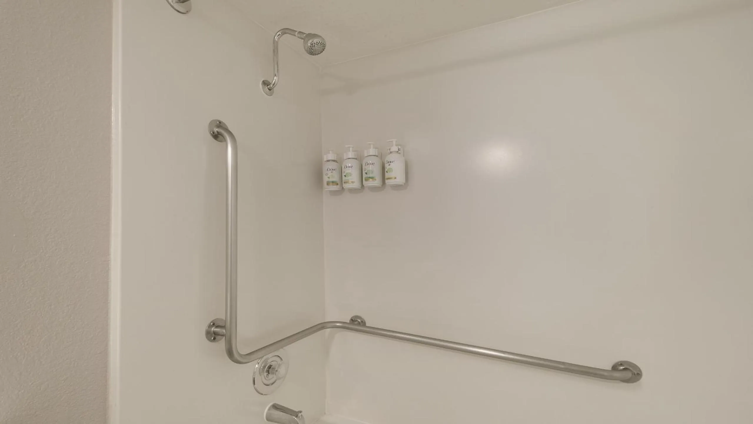 Bathroom in Howard Johnson by Wyndham Sacramento Downtown