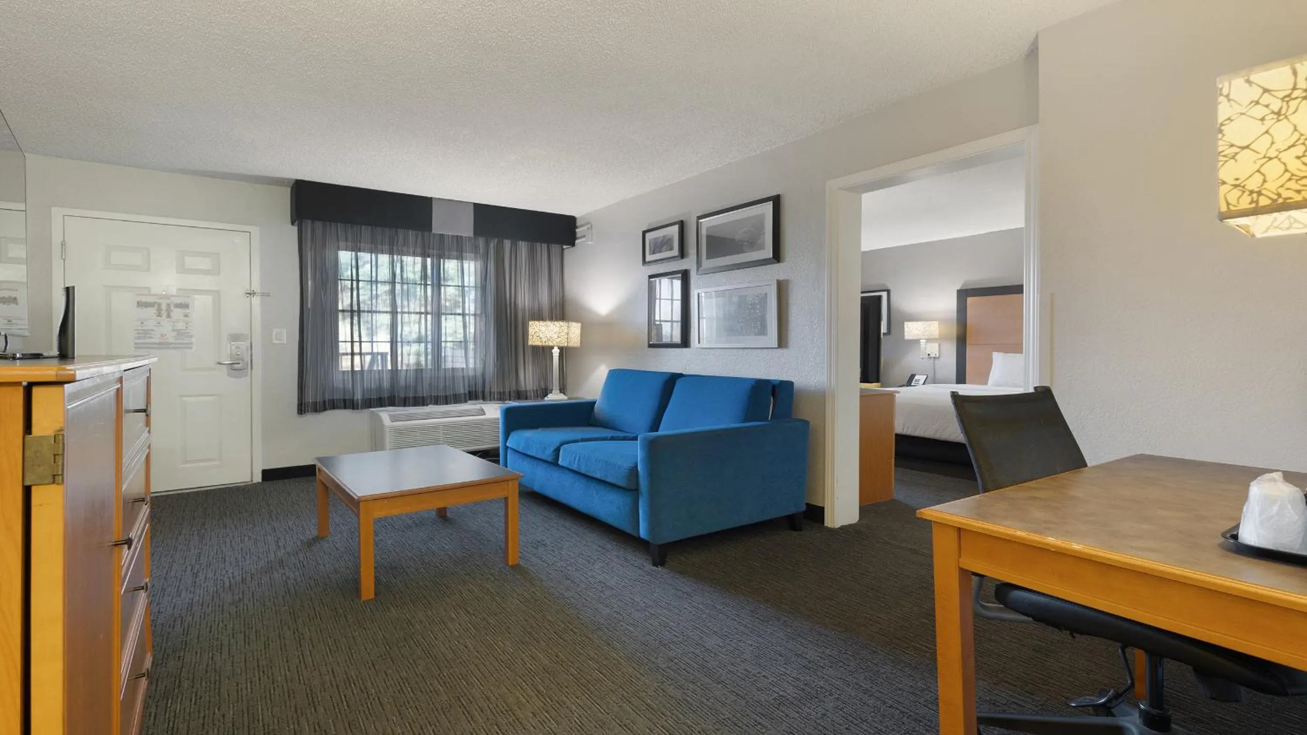 Bedroom in Howard Johnson by Wyndham Sacramento Downtown