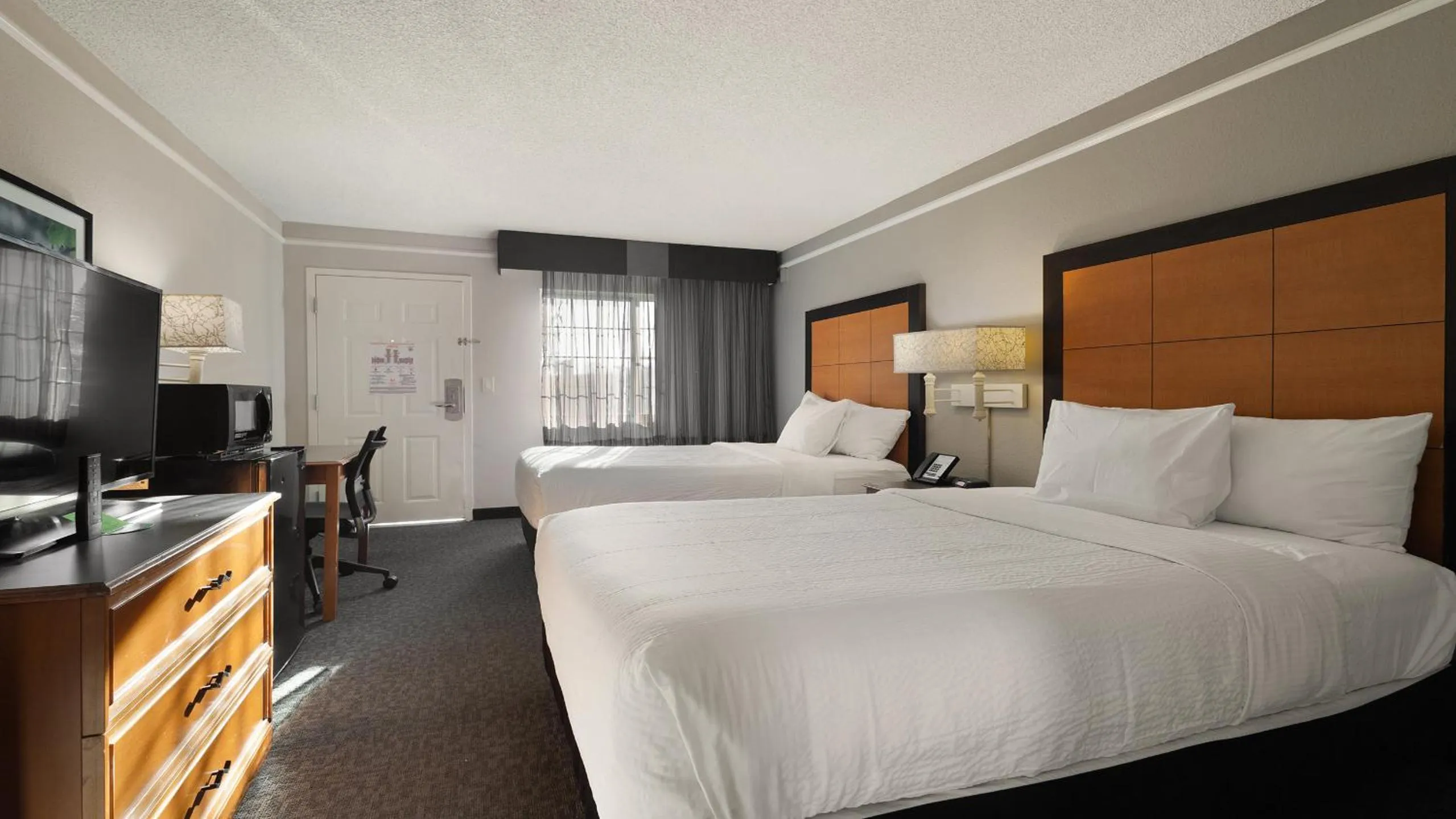 Bedroom, Bed in Howard Johnson by Wyndham Sacramento Downtown