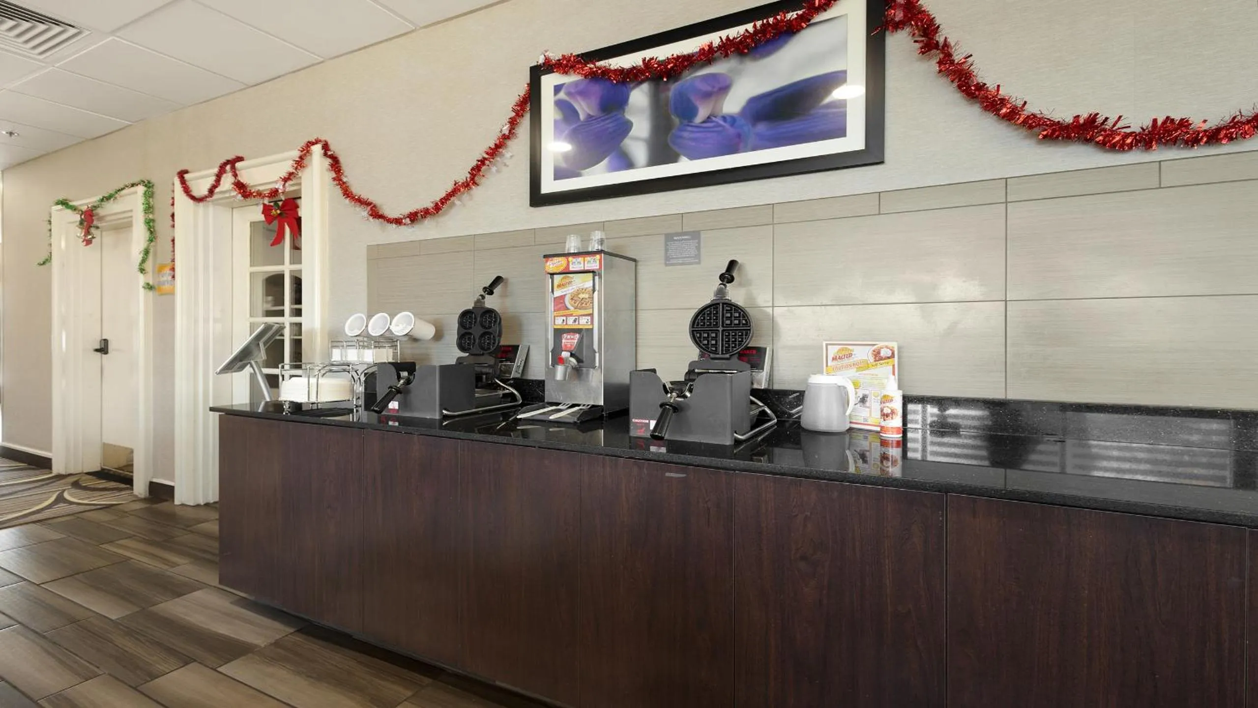 Breakfast in Howard Johnson by Wyndham Sacramento Downtown