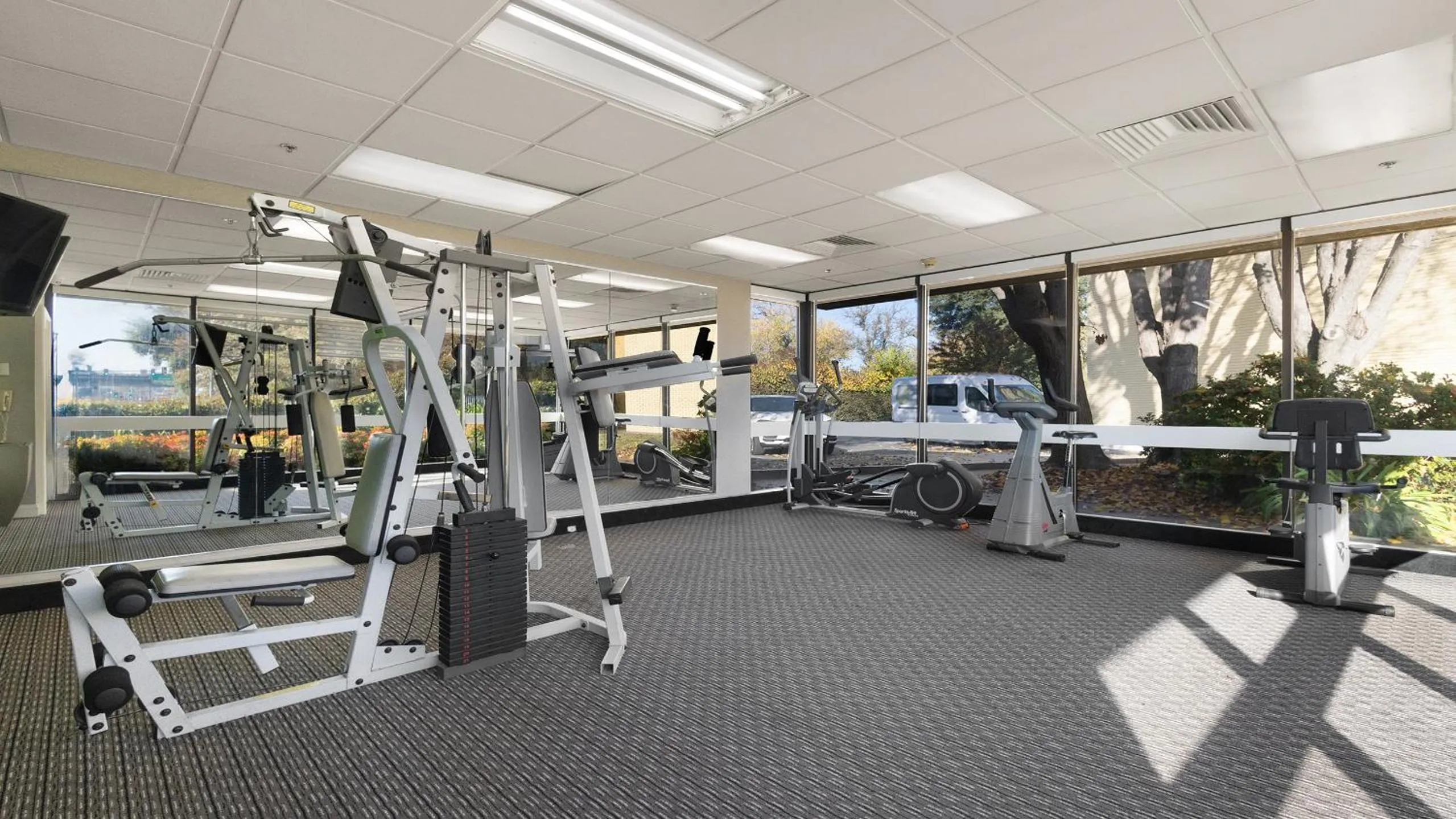 Fitness centre/facilities in Howard Johnson by Wyndham Sacramento Downtown