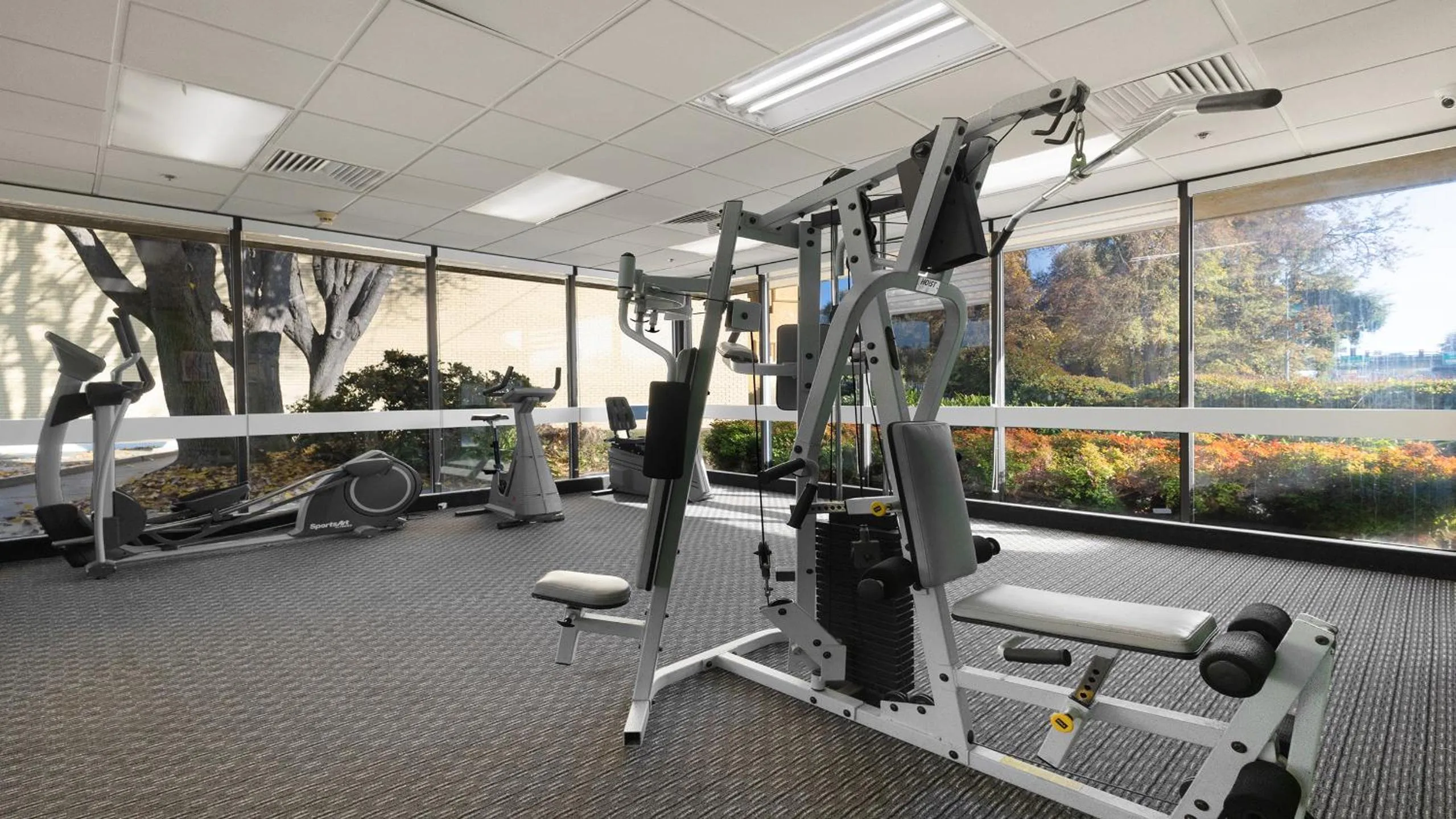 Fitness centre/facilities in Howard Johnson by Wyndham Sacramento Downtown