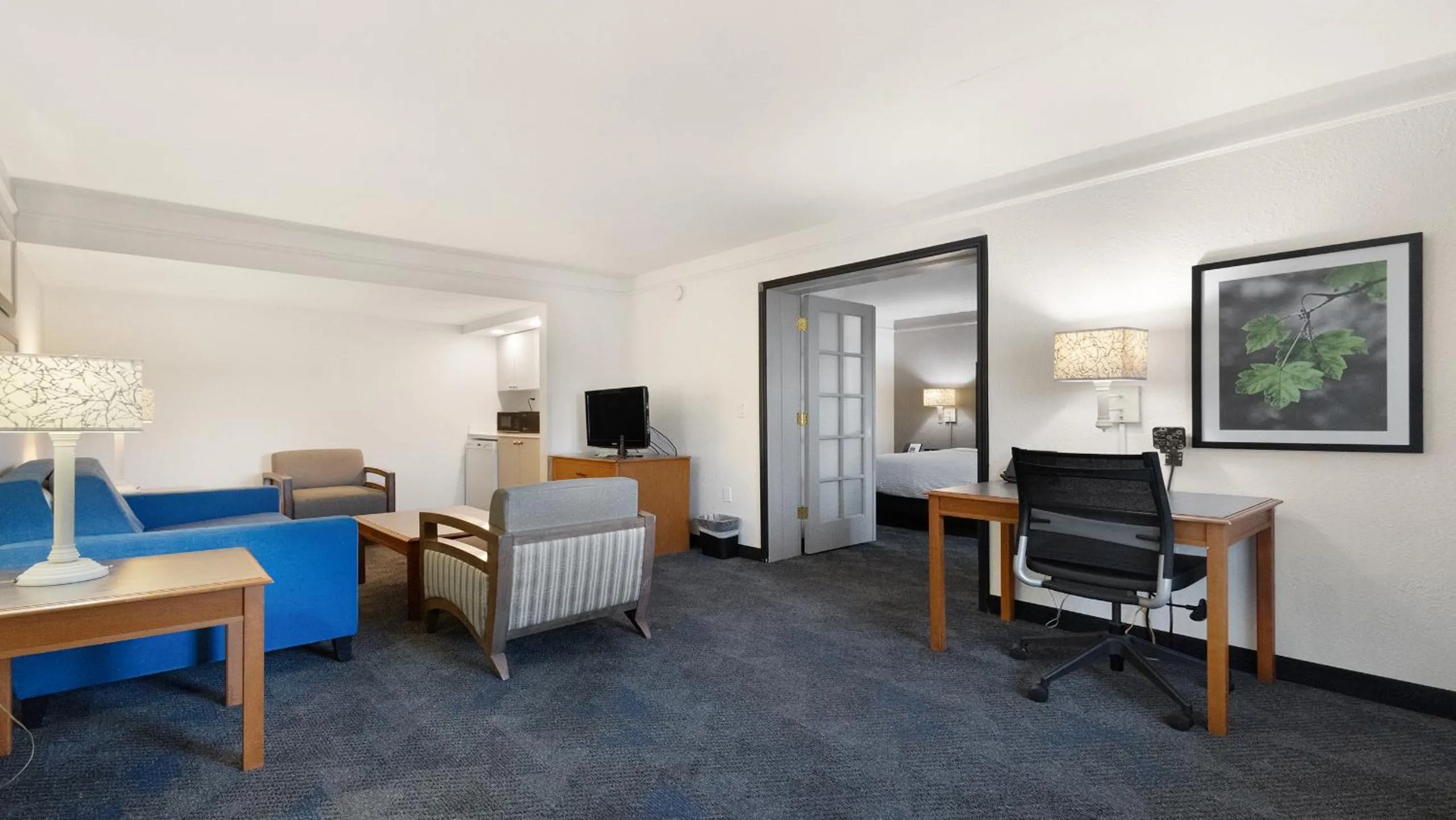 Bedroom in Howard Johnson by Wyndham Sacramento Downtown