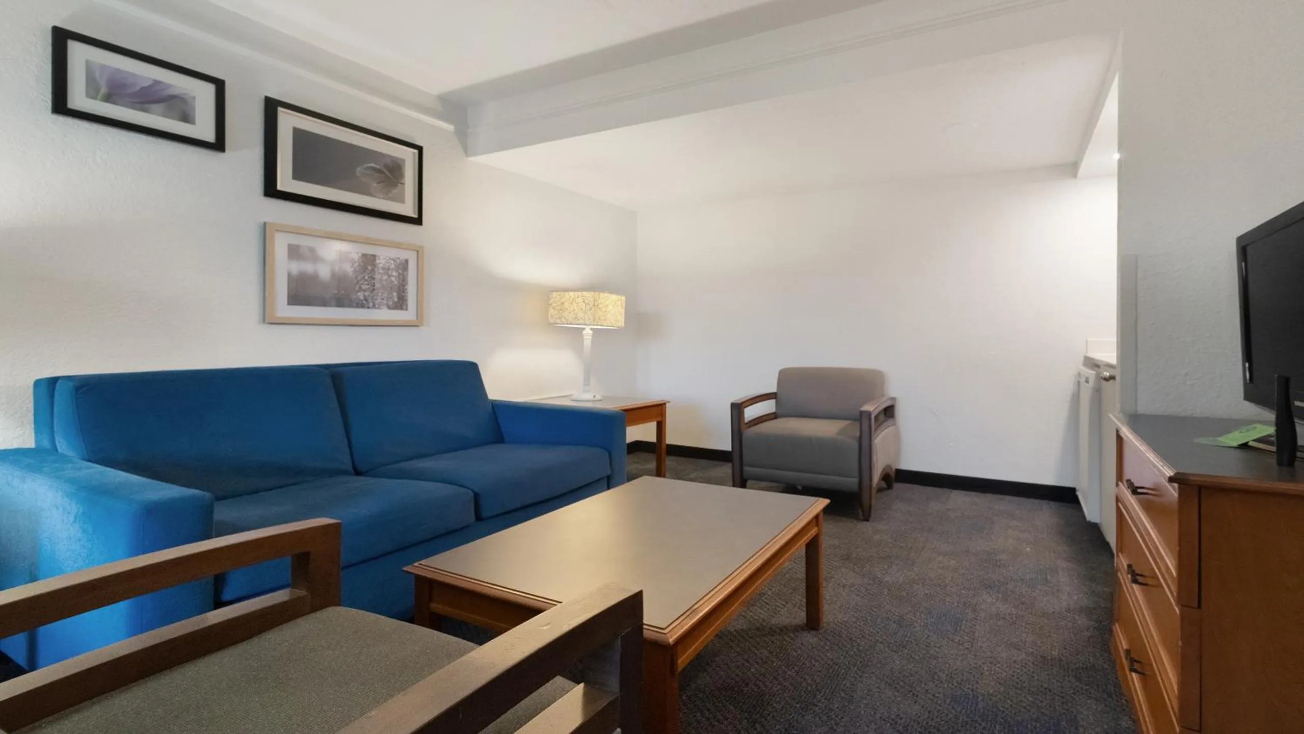 Bedroom in Howard Johnson by Wyndham Sacramento Downtown