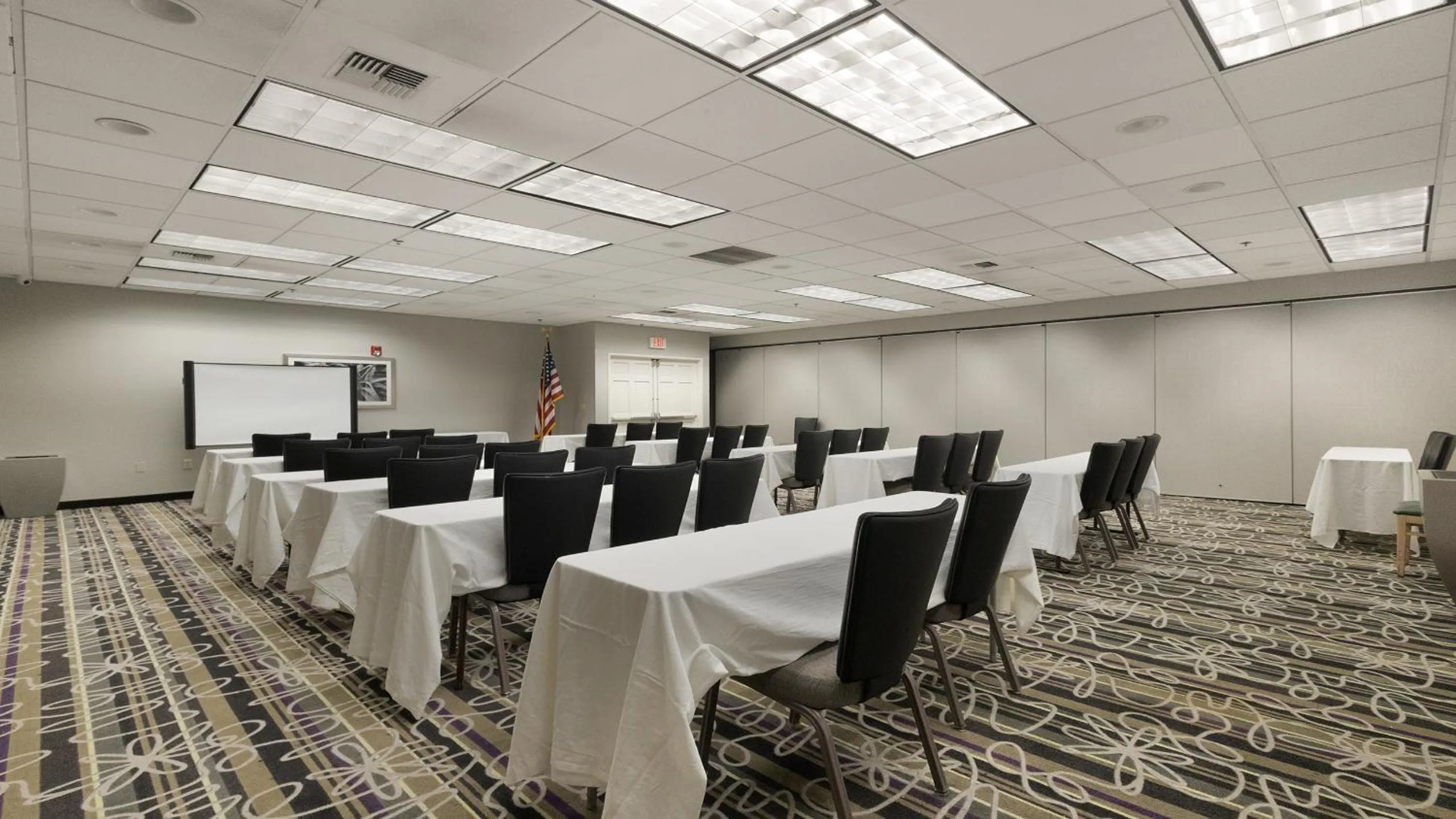 Meeting/conference room in Howard Johnson by Wyndham Sacramento Downtown