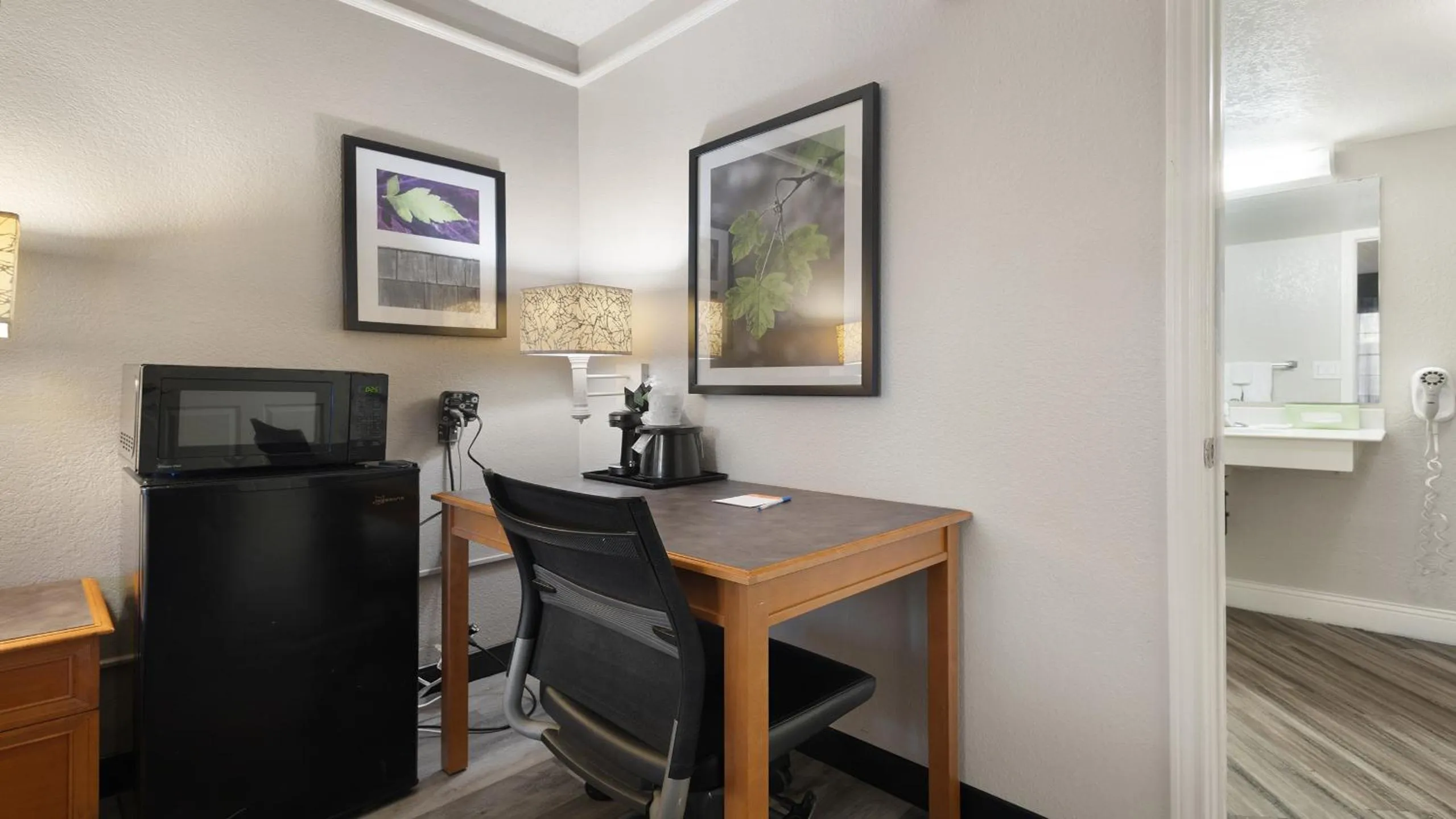 Bedroom in Howard Johnson by Wyndham Sacramento Downtown