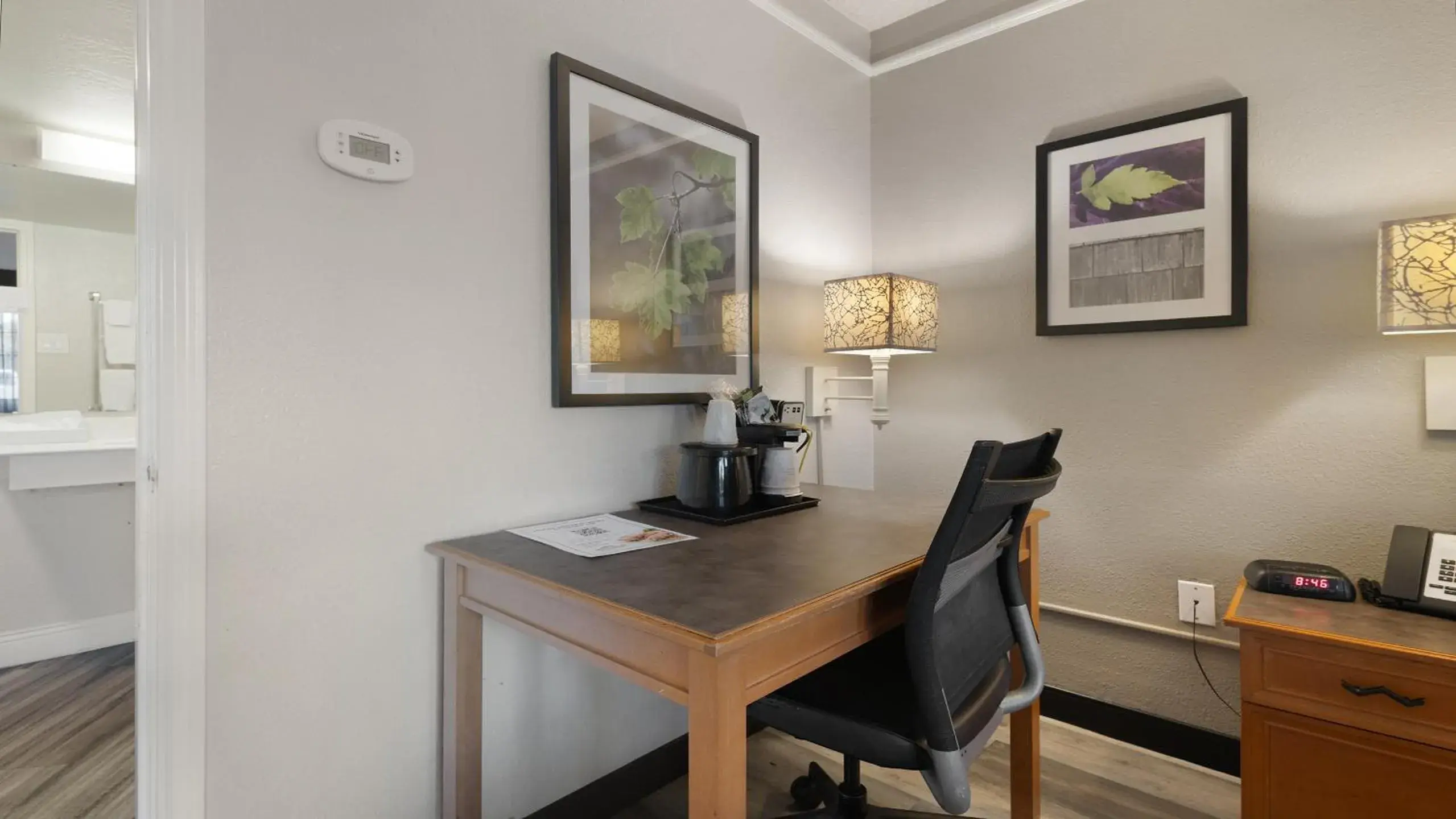 Bedroom in Howard Johnson by Wyndham Sacramento Downtown Bedroom in Howard Johnson by Wyndham Sacramento Downtown