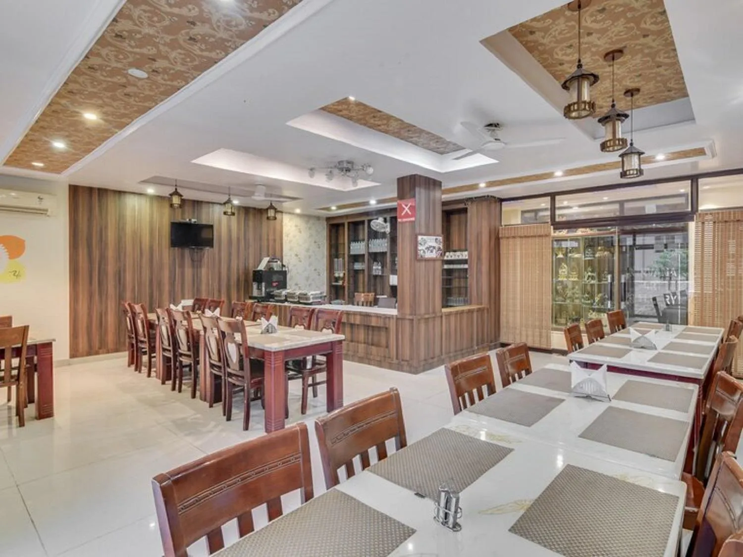 Restaurant/places to eat in Hotel Nirvana Palace Rishikesh