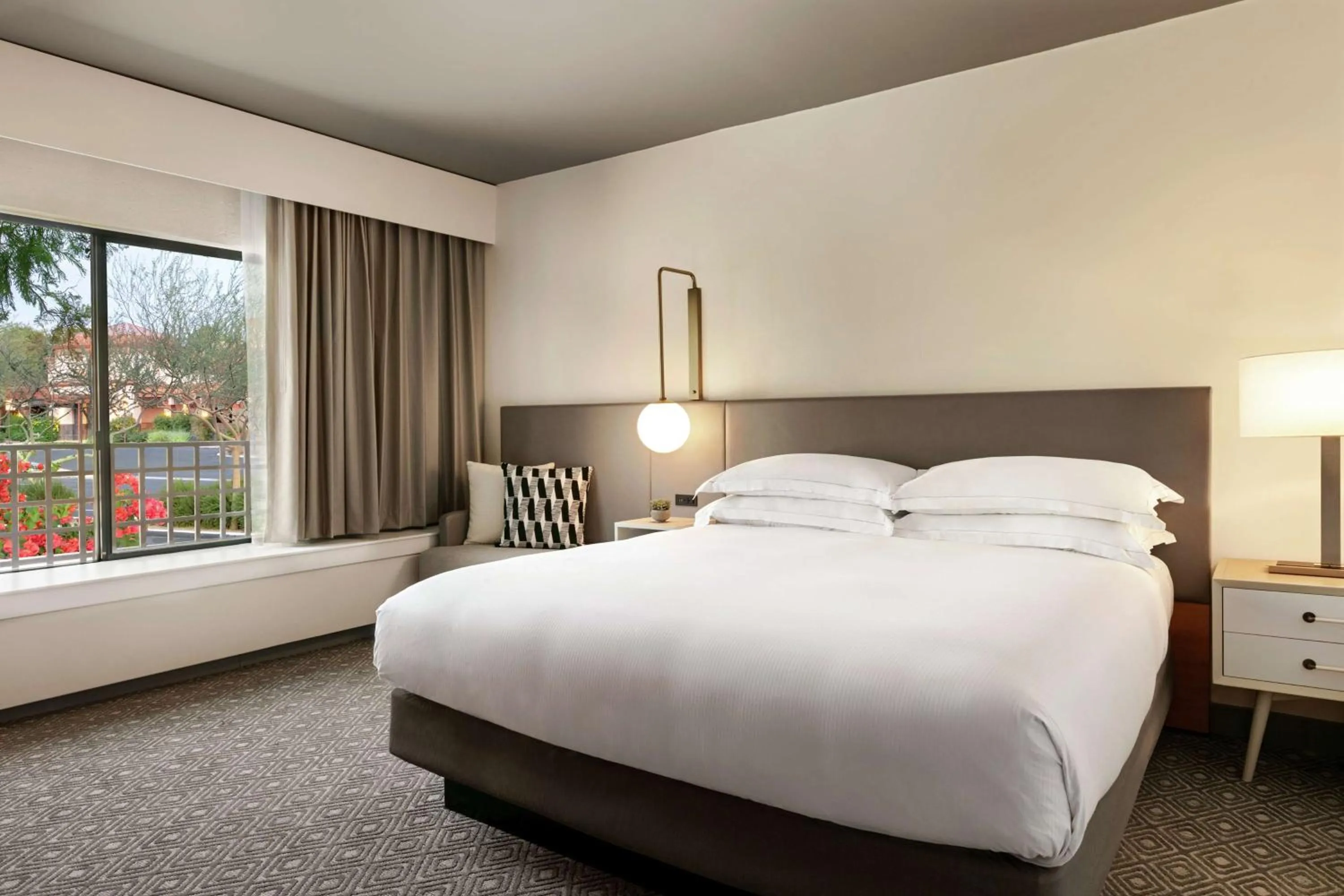 Bed in Hilton Scottsdale Resort & Villas
