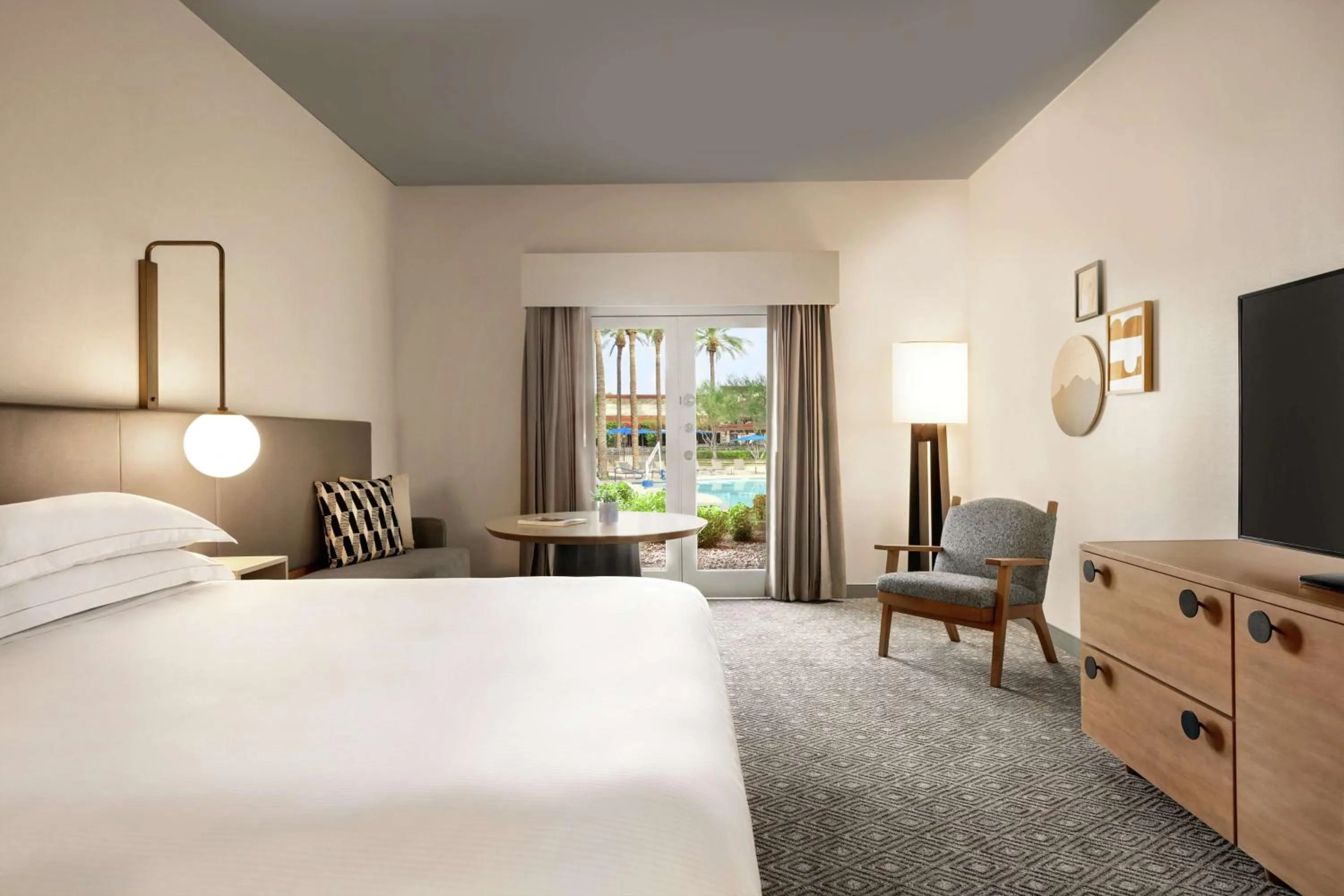 Bed in Hilton Scottsdale Resort & Villas