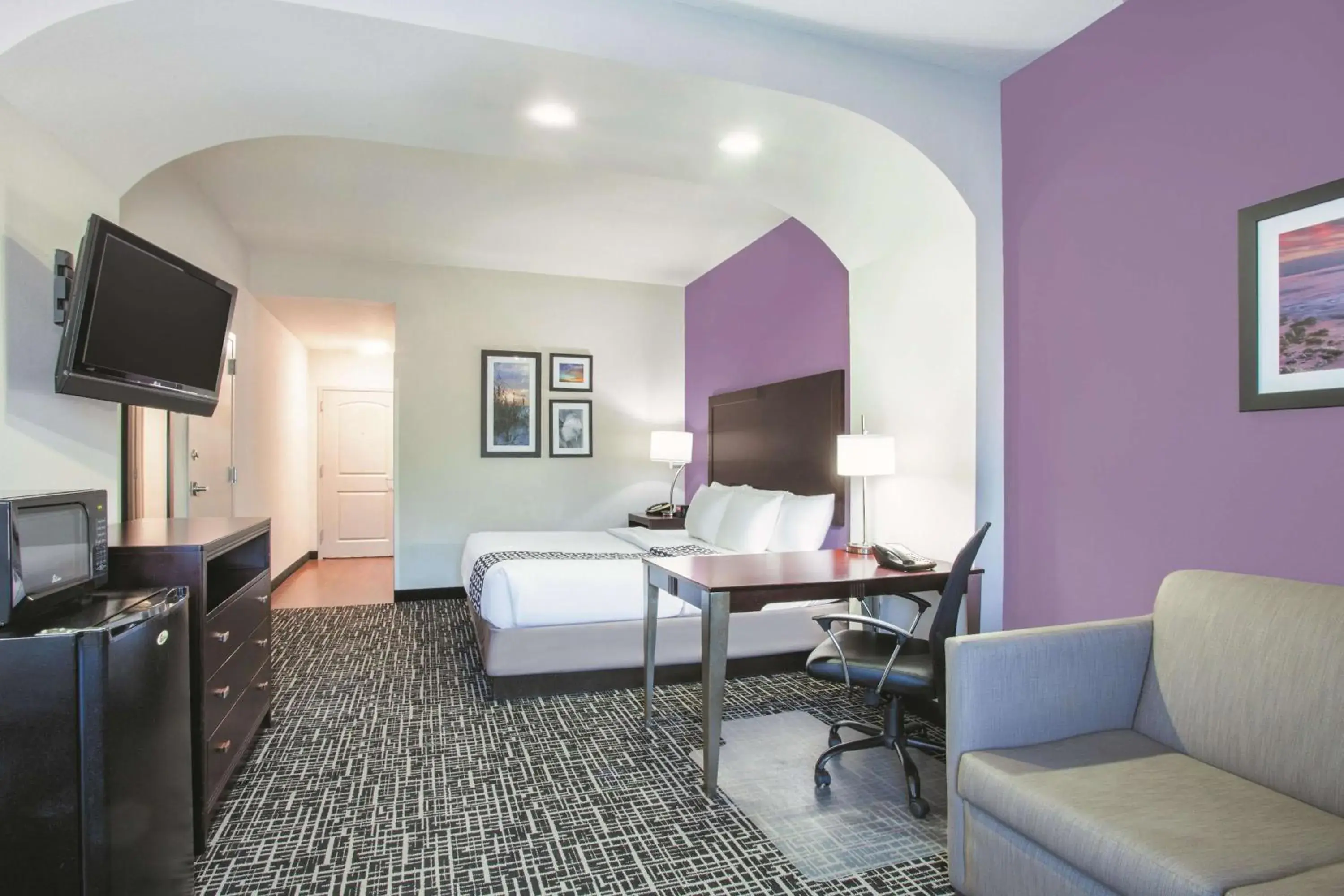 Photo of the whole room in La Quinta by Wyndham Fort Walton Beach Photo of the whole room in La Quinta by Wyndham Fort Walton Beach