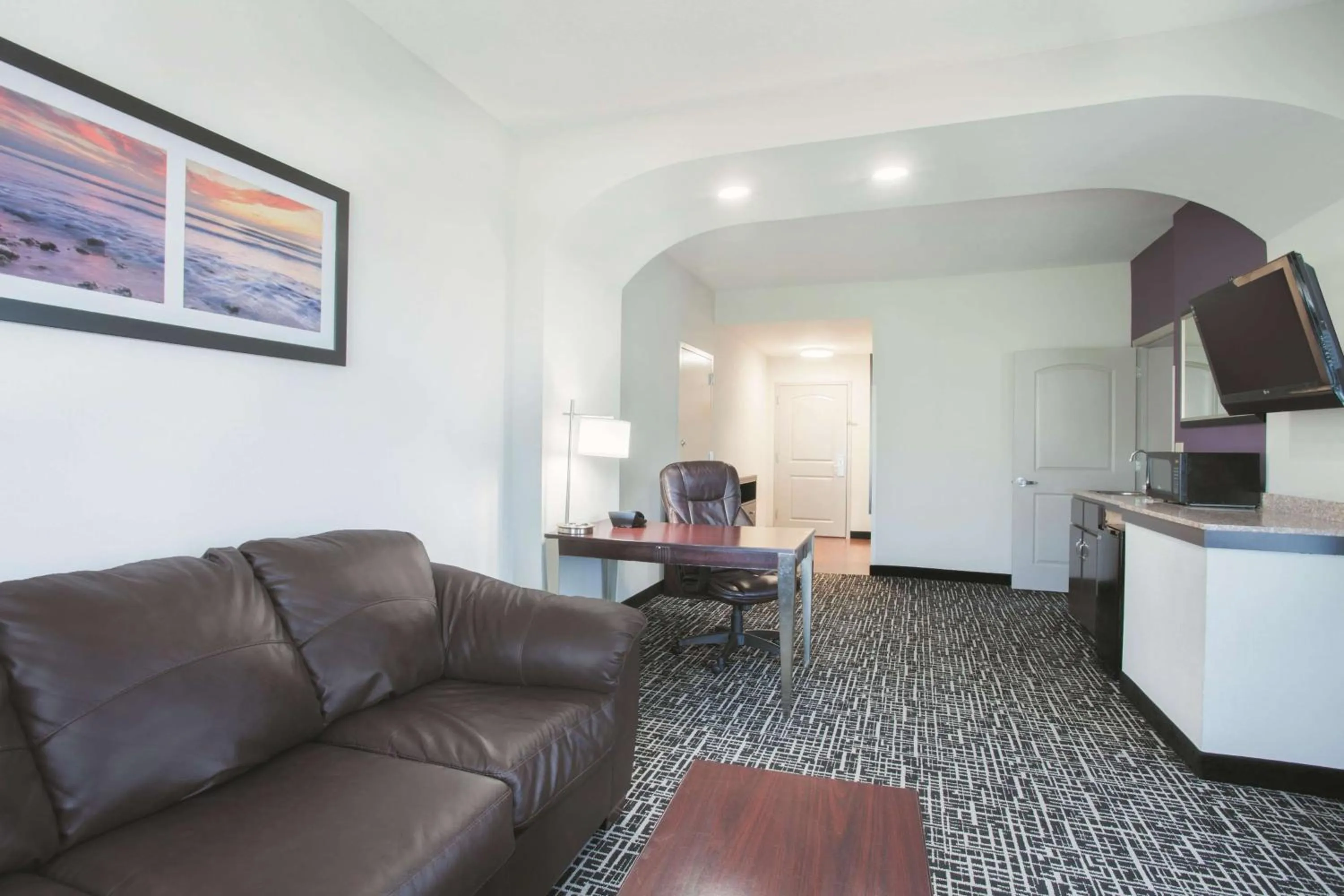 Photo of the whole room in La Quinta by Wyndham Fort Walton Beach