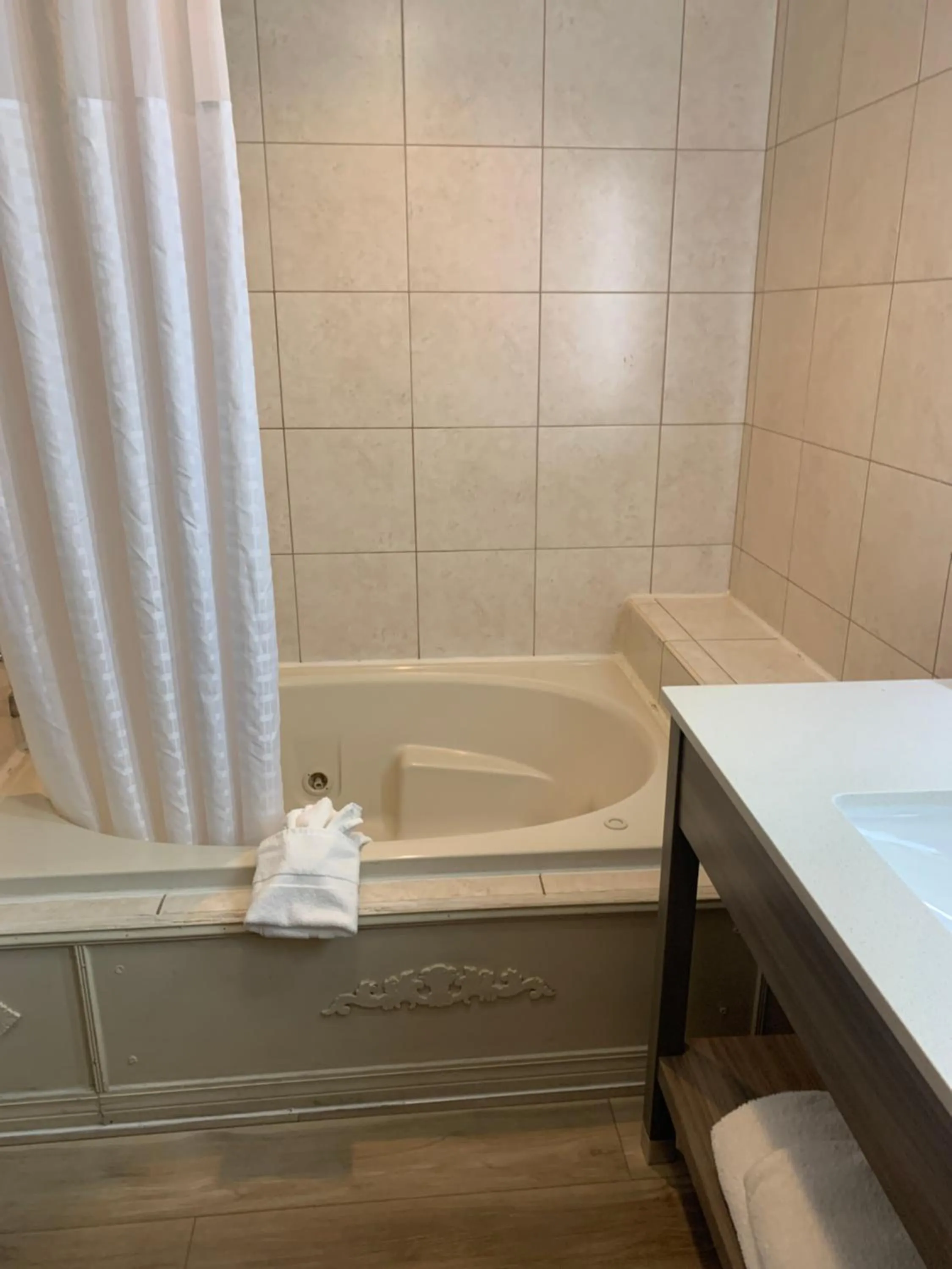 Bathroom in La Quinta by Wyndham OKC North - Quail Springs