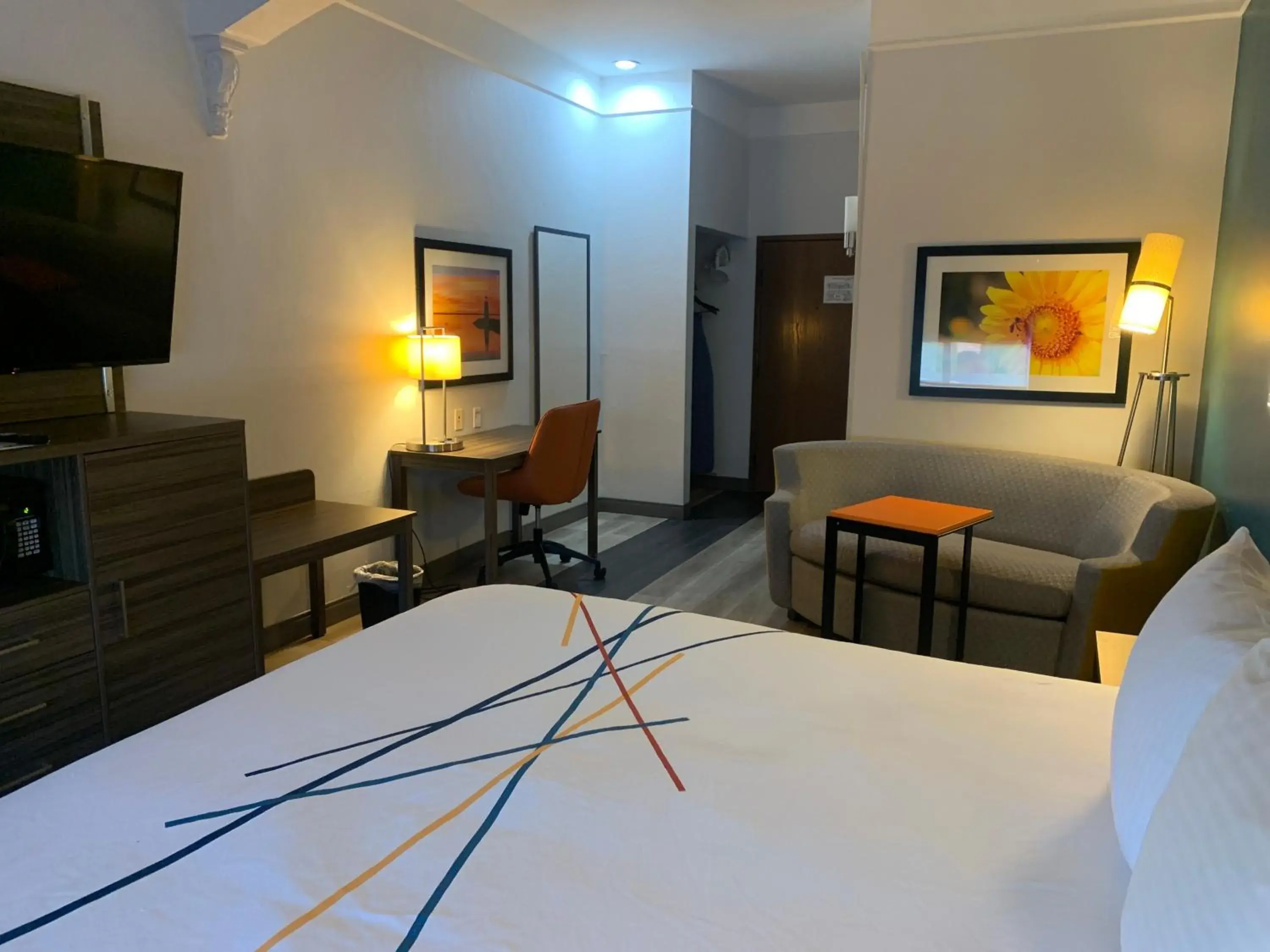 Bed in La Quinta by Wyndham OKC North - Quail Springs Bed in La Quinta by Wyndham OKC North - Quail Springs