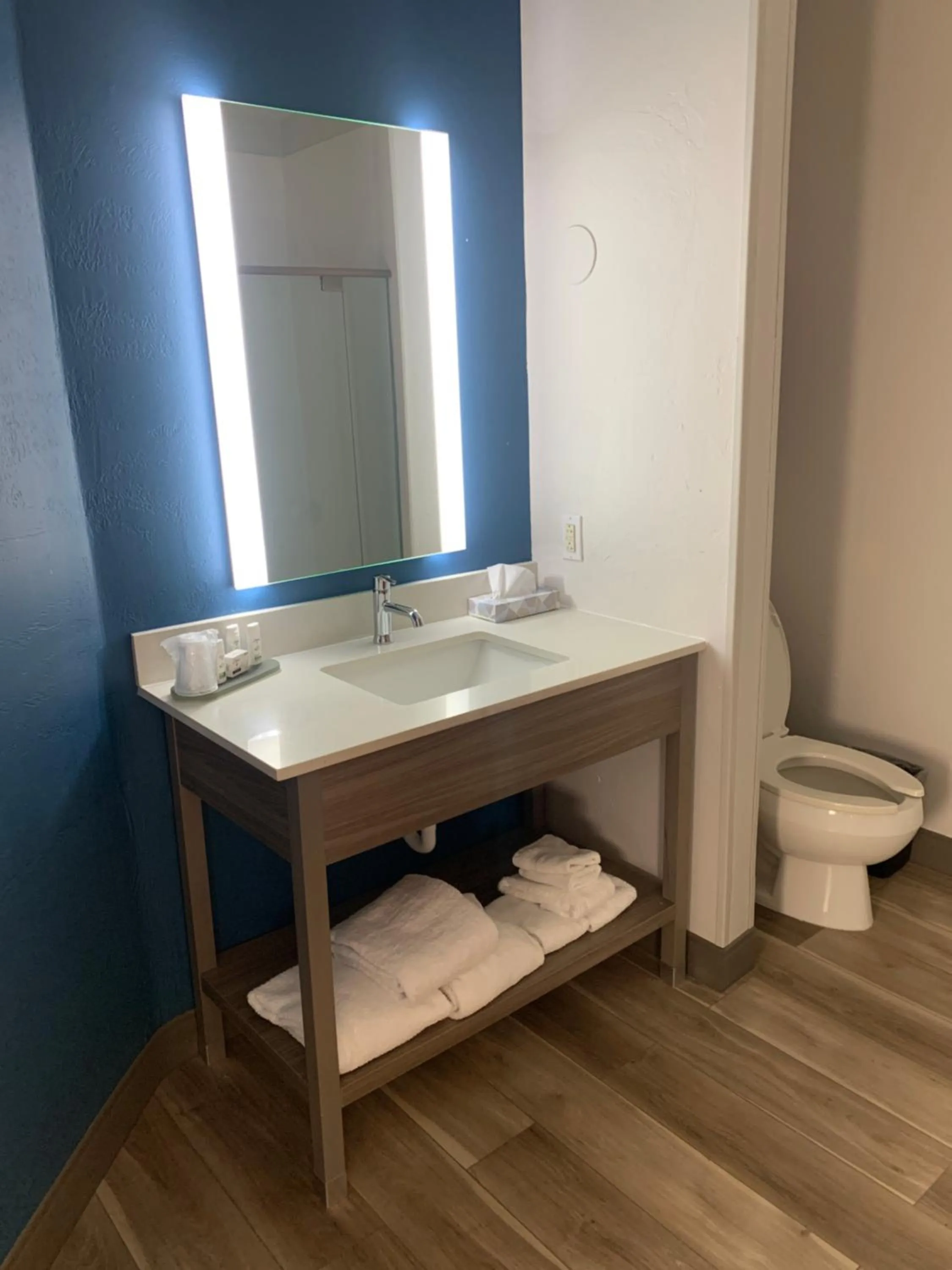 Bathroom in La Quinta by Wyndham OKC North - Quail Springs