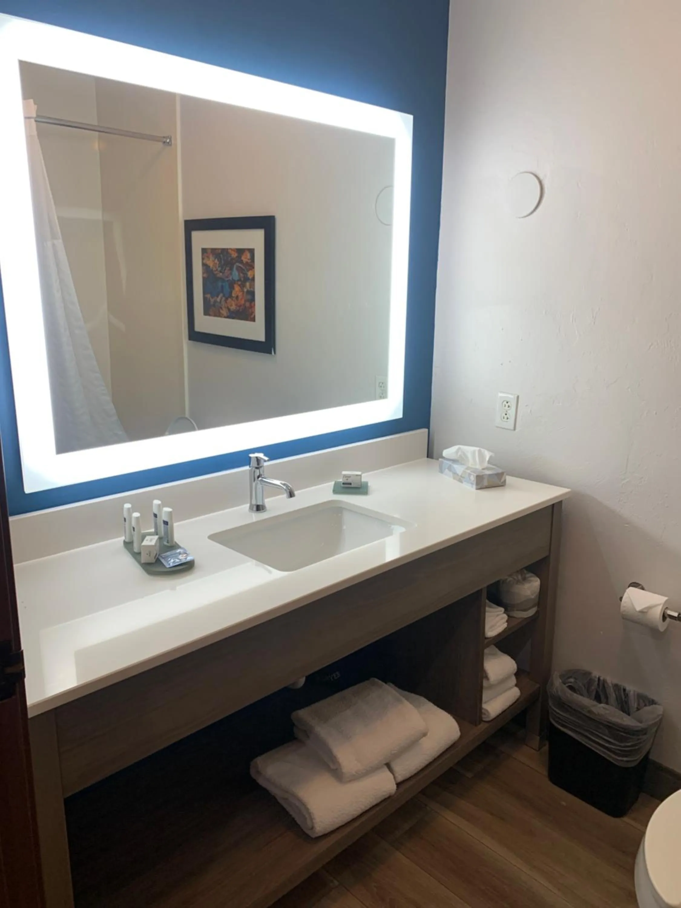 Bathroom in La Quinta by Wyndham OKC North - Quail Springs