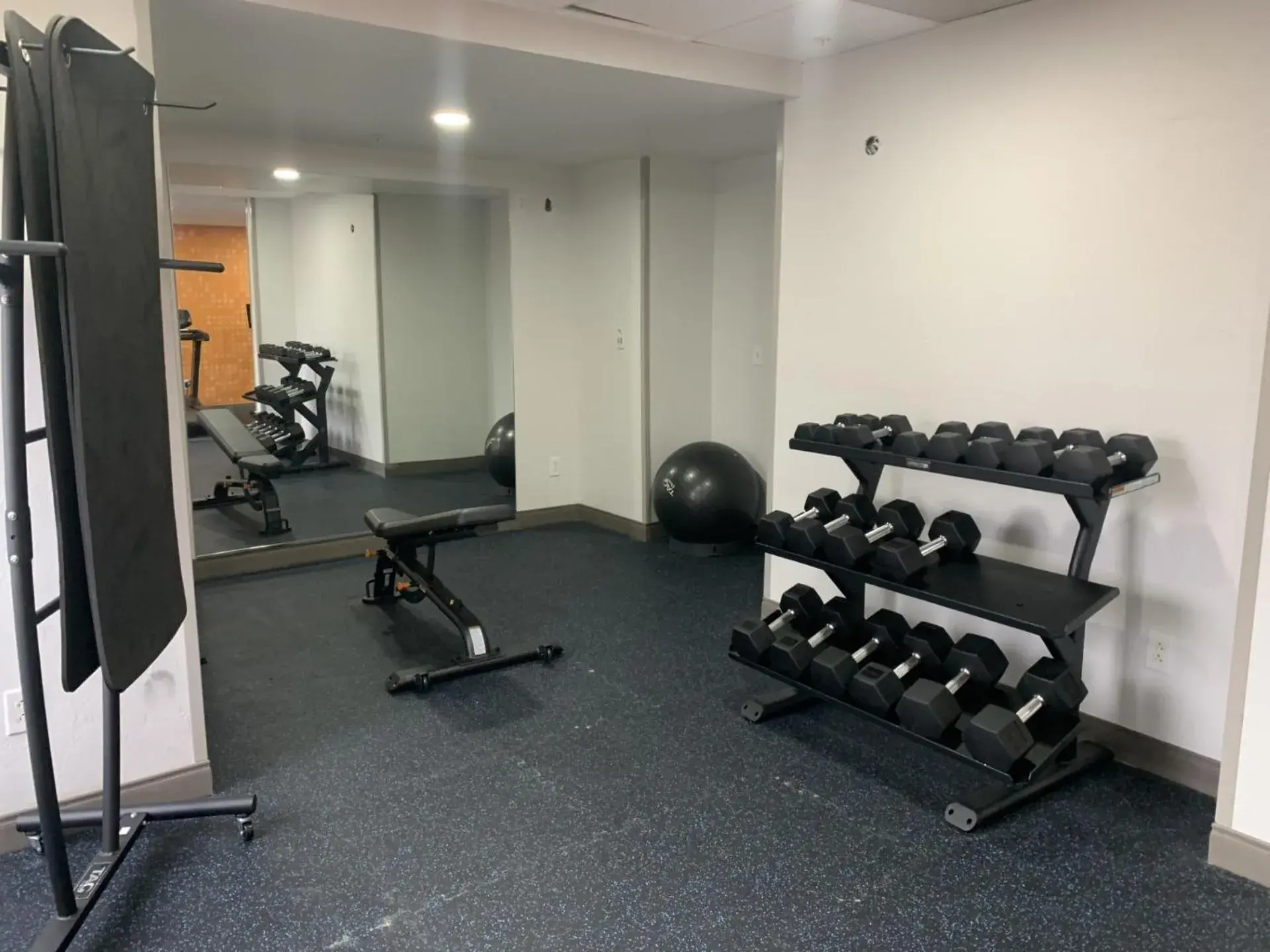 Fitness centre/facilities in La Quinta by Wyndham OKC North - Quail Springs Fitness centre/facilities in La Quinta by Wyndham OKC North - Quail Springs