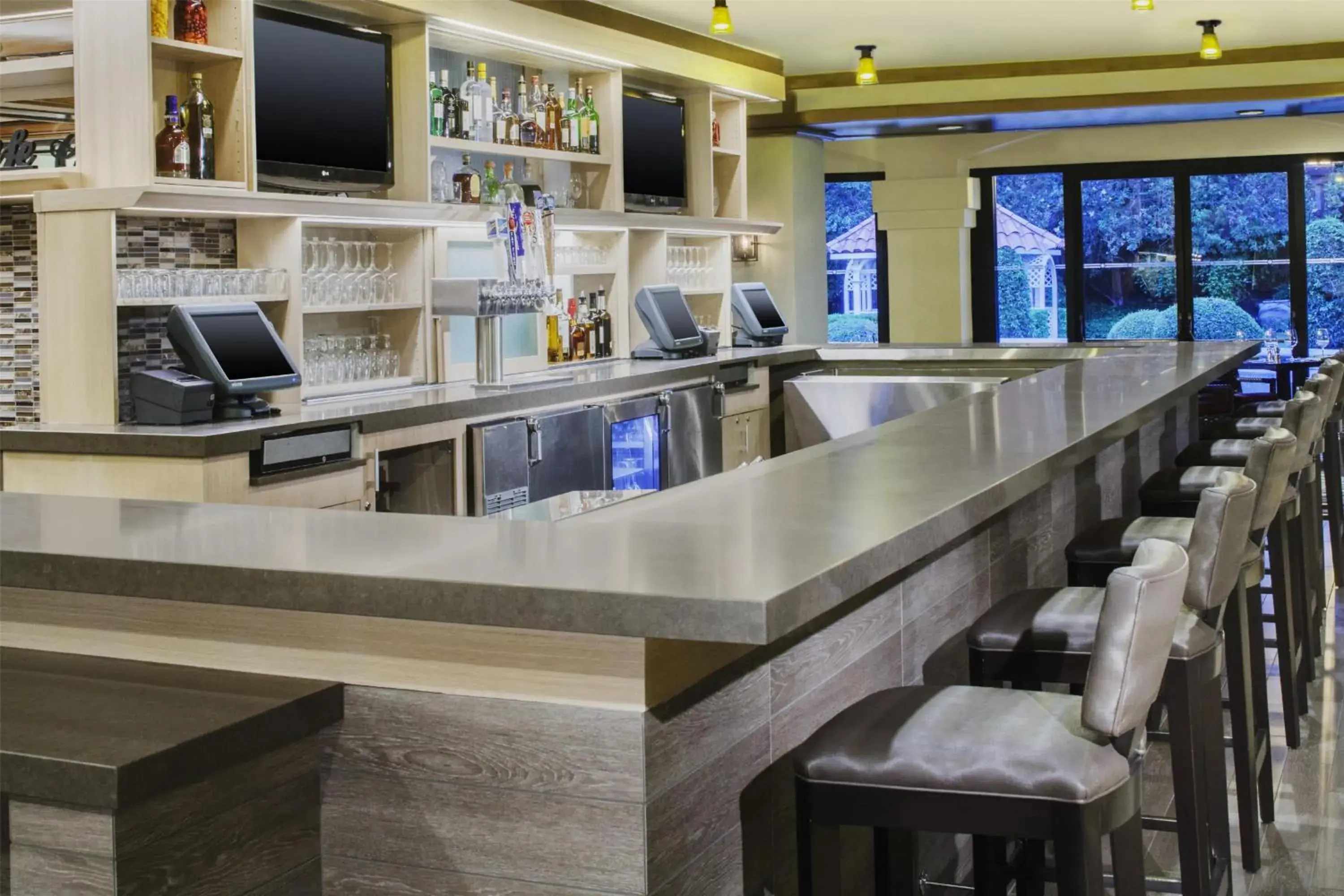 Lounge or bar in Hyatt Regency Westlake Lounge or bar in Hyatt Regency Westlake