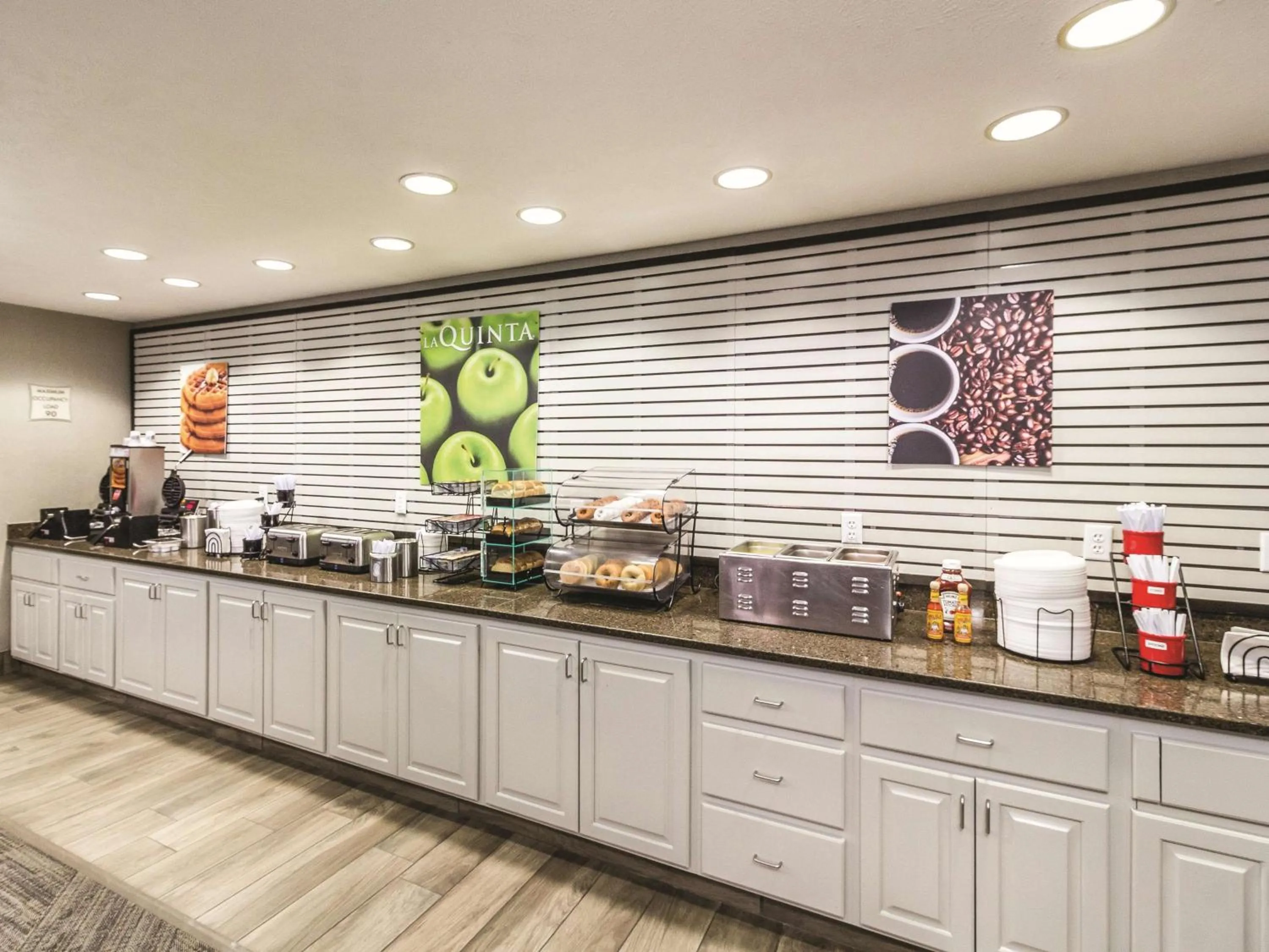 Restaurant/places to eat in La Quinta by Wyndham Fargo-Medical Center