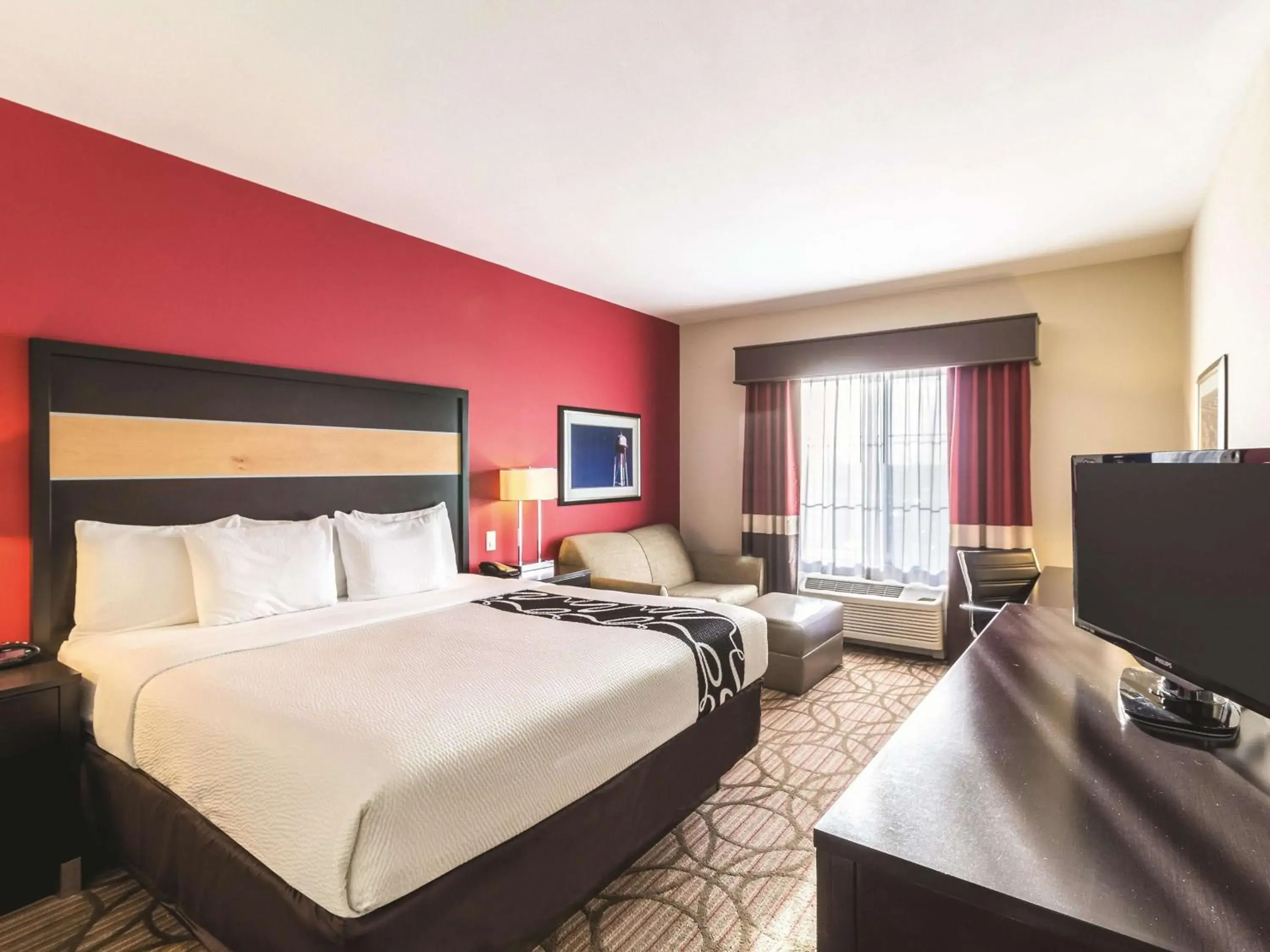 Photo of the whole room, Bed in La Quinta by Wyndham Fargo-Medical Center Photo of the whole room, Bed in La Quinta by Wyndham Fargo-Medical Center