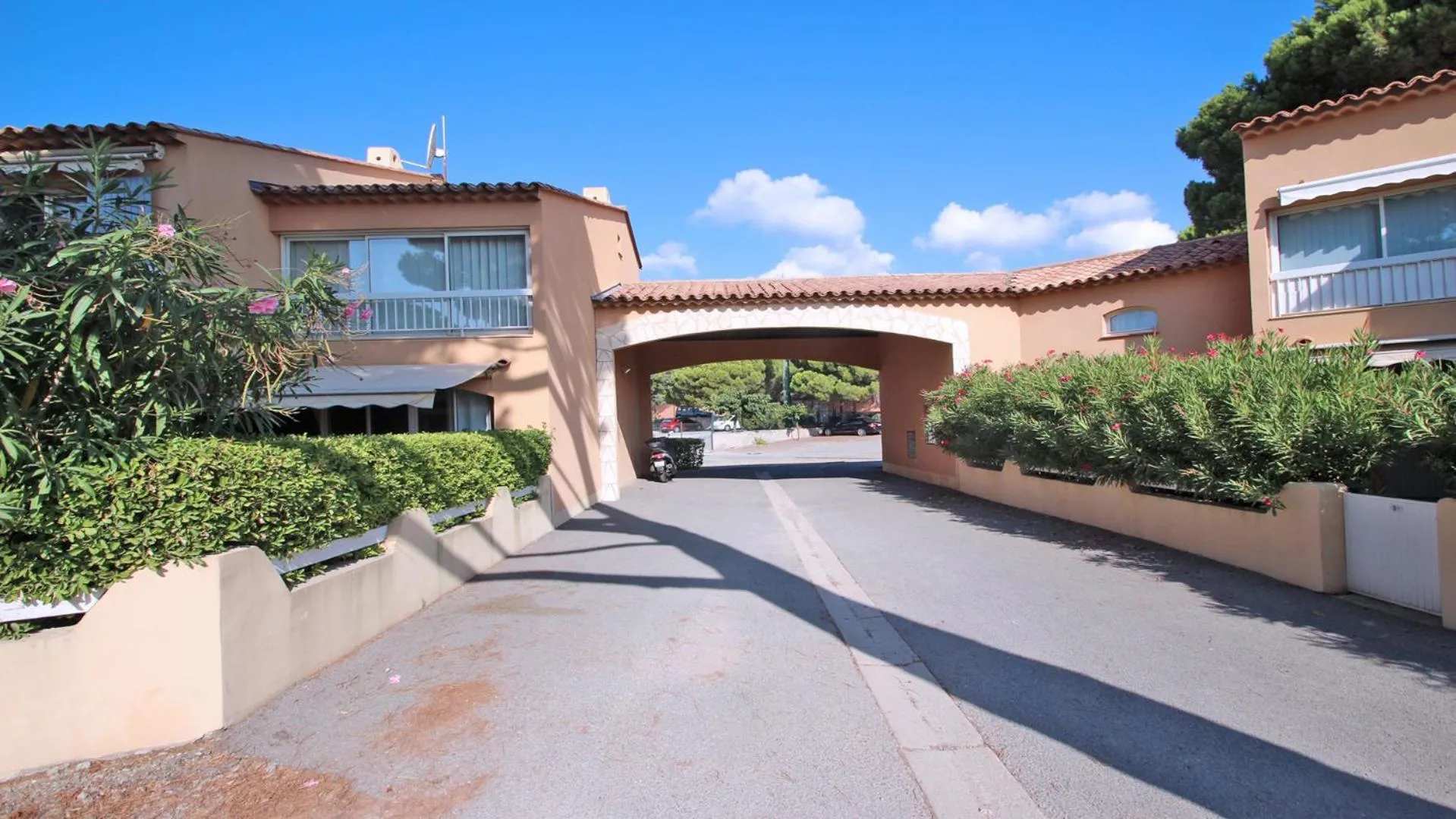 Facade/entrance in Boucanniers