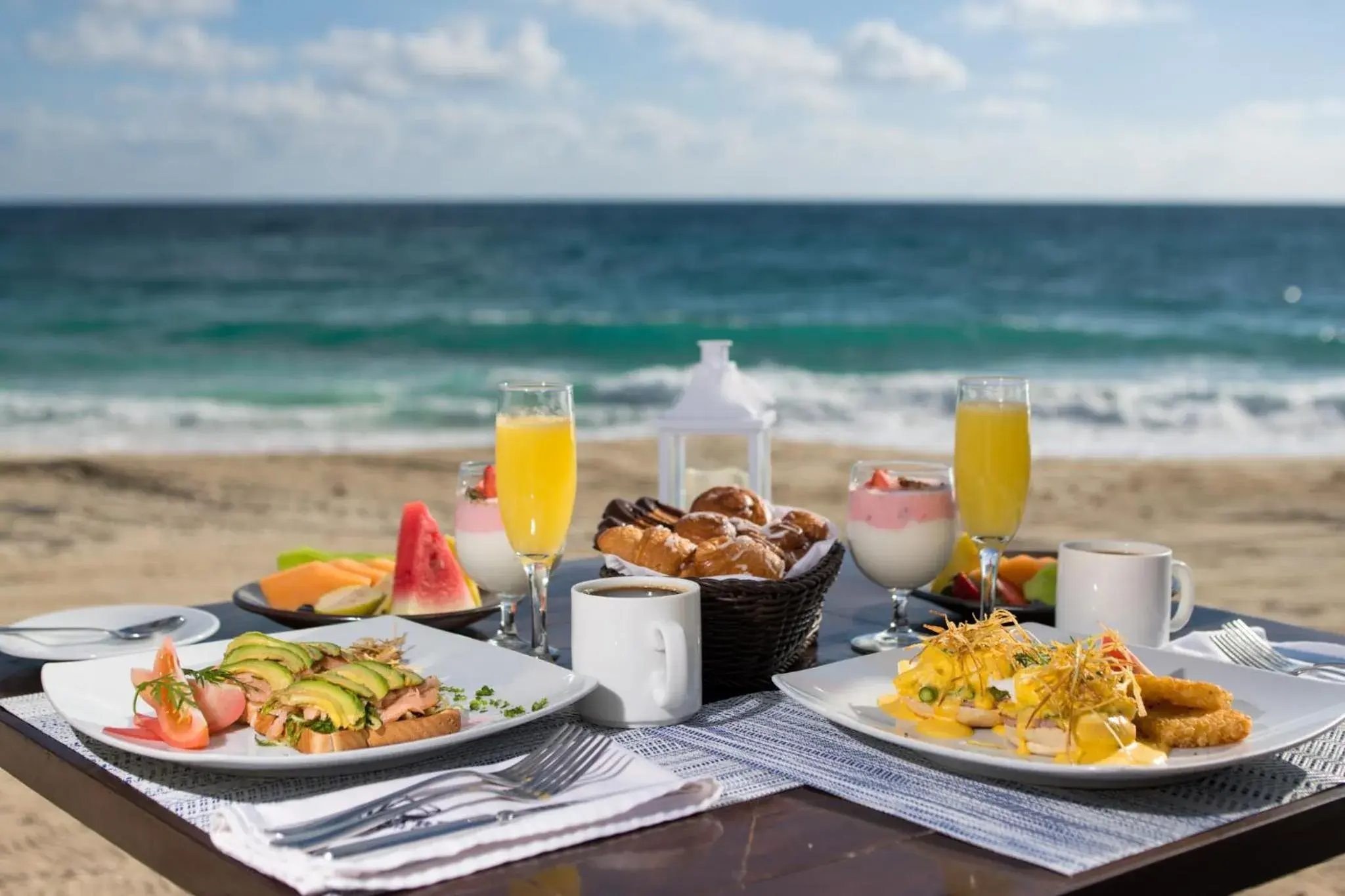 Day in Club Regina Cancun Day in Club Regina Cancun