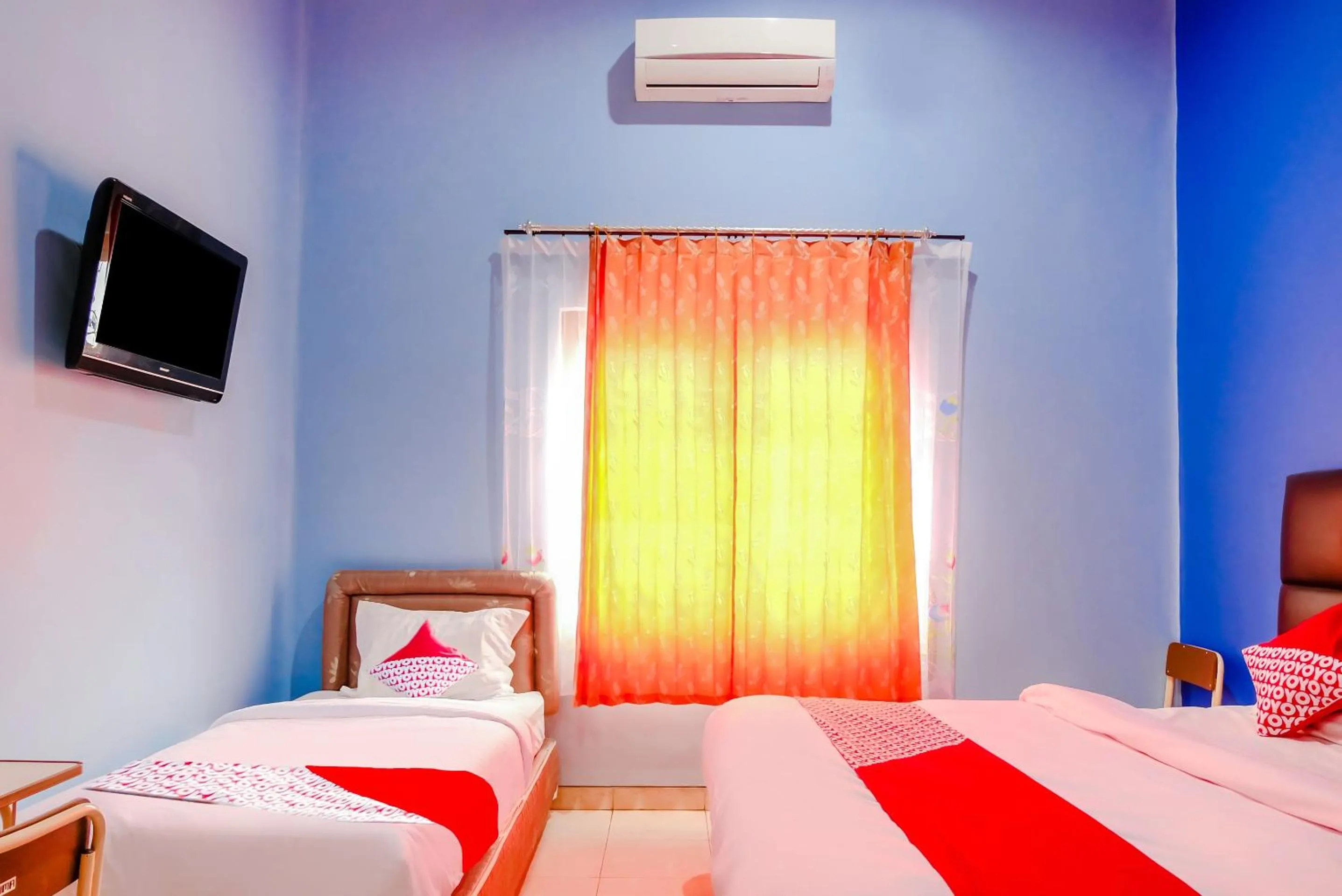 Bedroom, Bed in Hotel O Guest House Amalia Malang