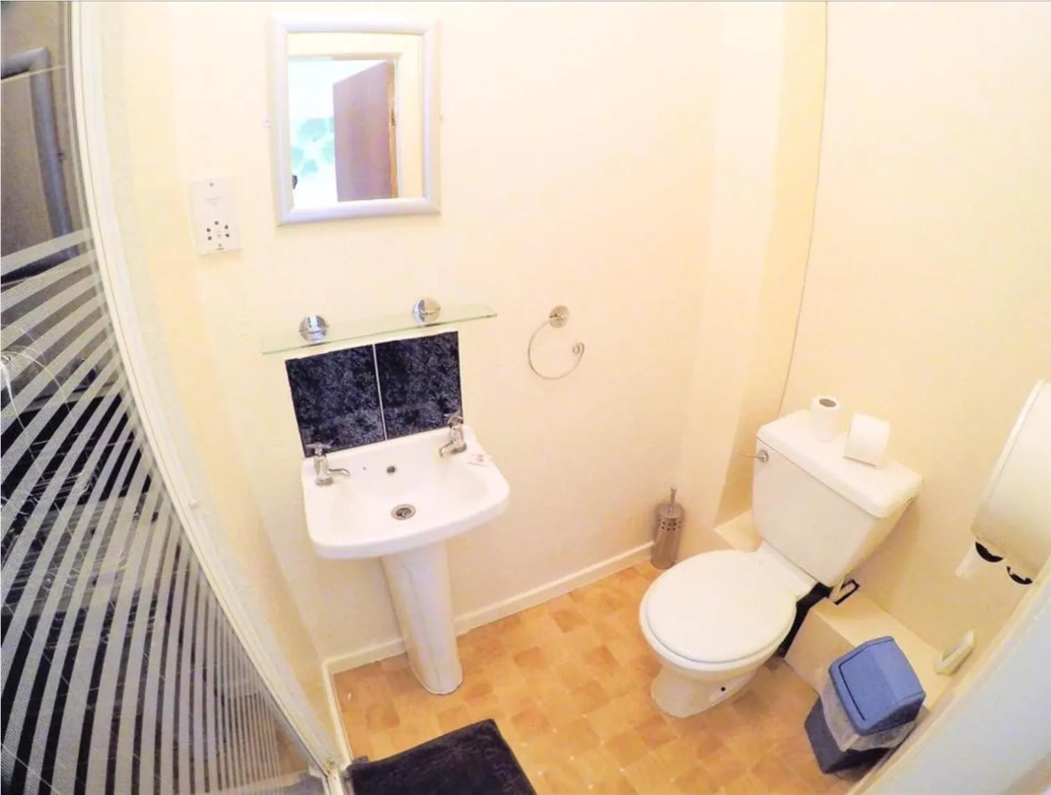 Shower in Tudor Rose Hotel