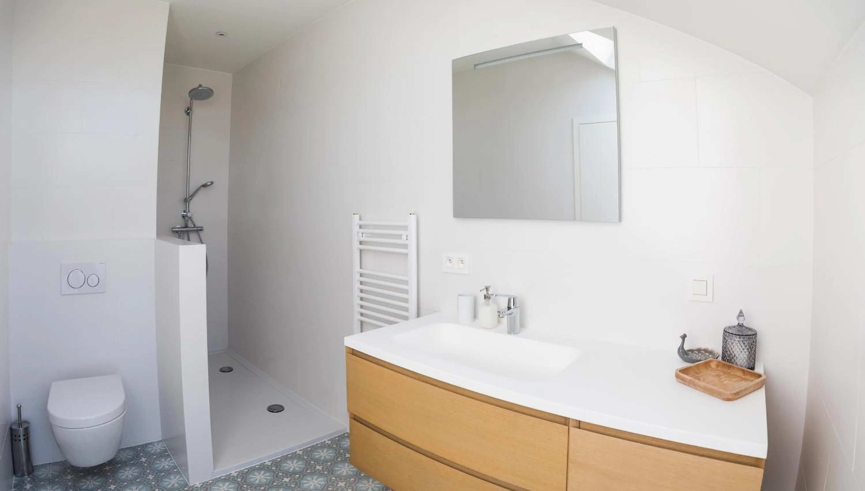 Shower in Chez Spoons B&B